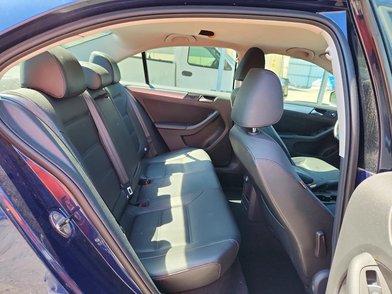 2013 Volkswagen Jetta Se Blue vin: 3VWDP7AJ2DM421117