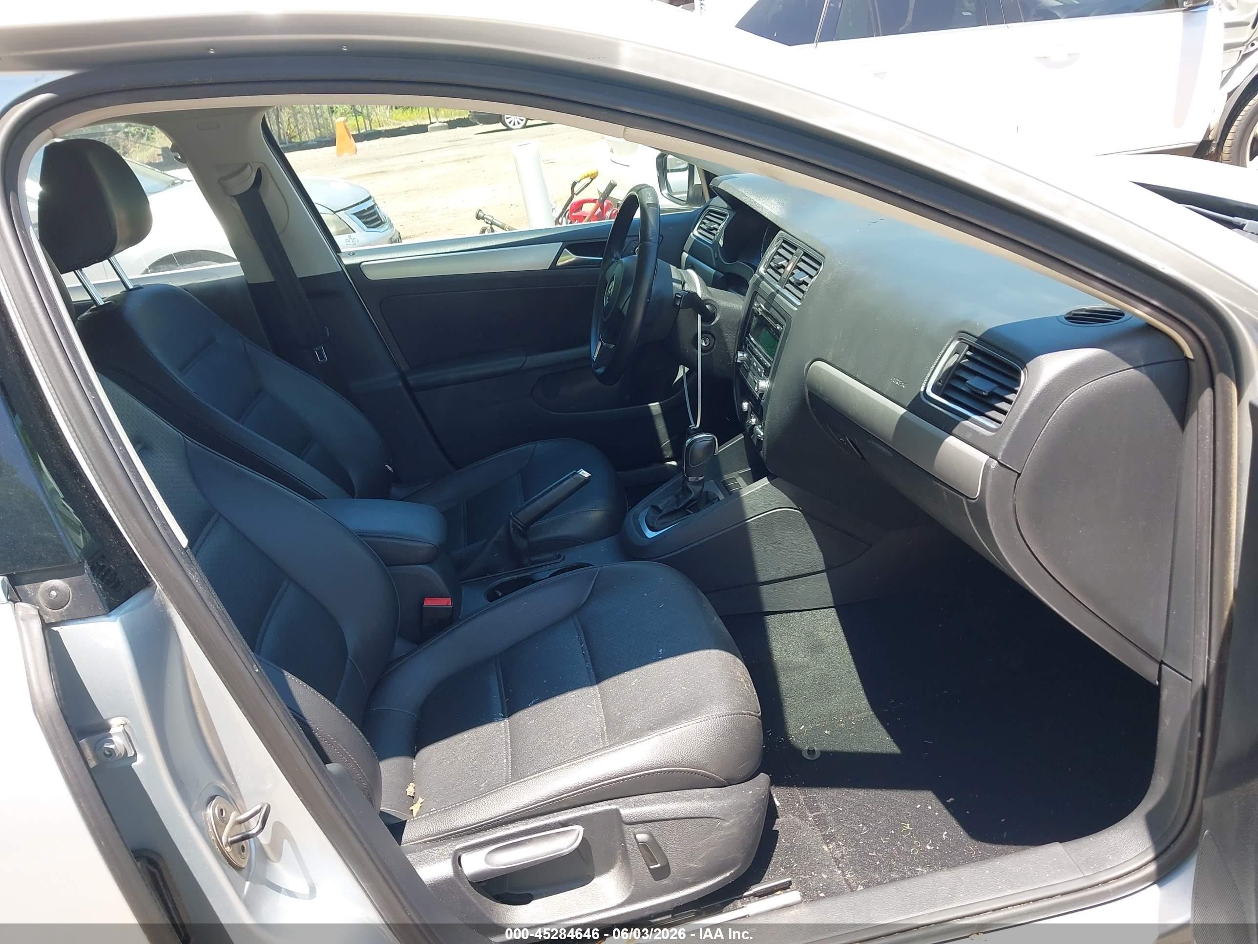 2013 Volkswagen Jetta 2.5l Se Silver vin: 3VWDP7AJ2DM444011