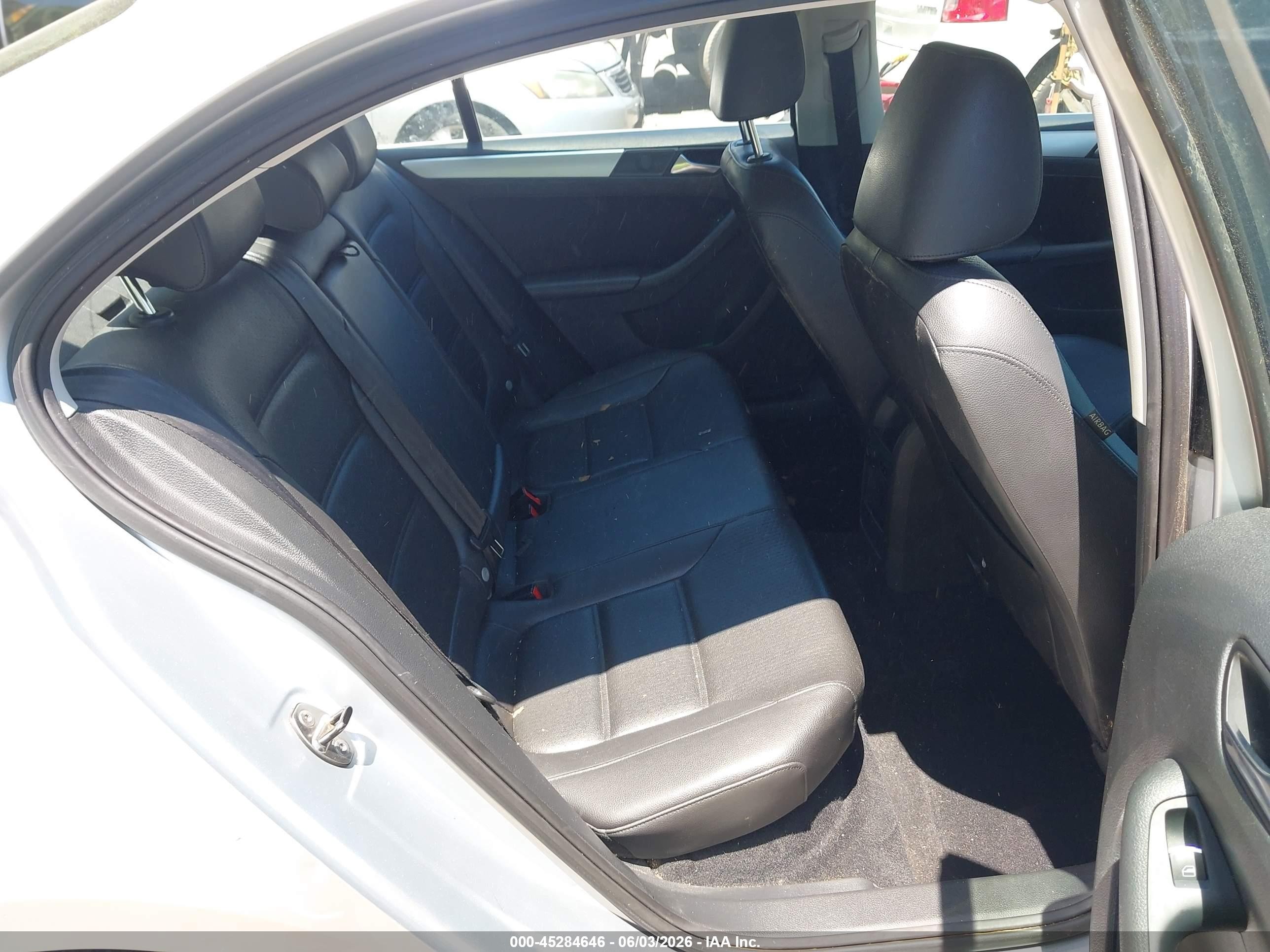 2013 Volkswagen Jetta 2.5l Se Silver vin: 3VWDP7AJ2DM444011