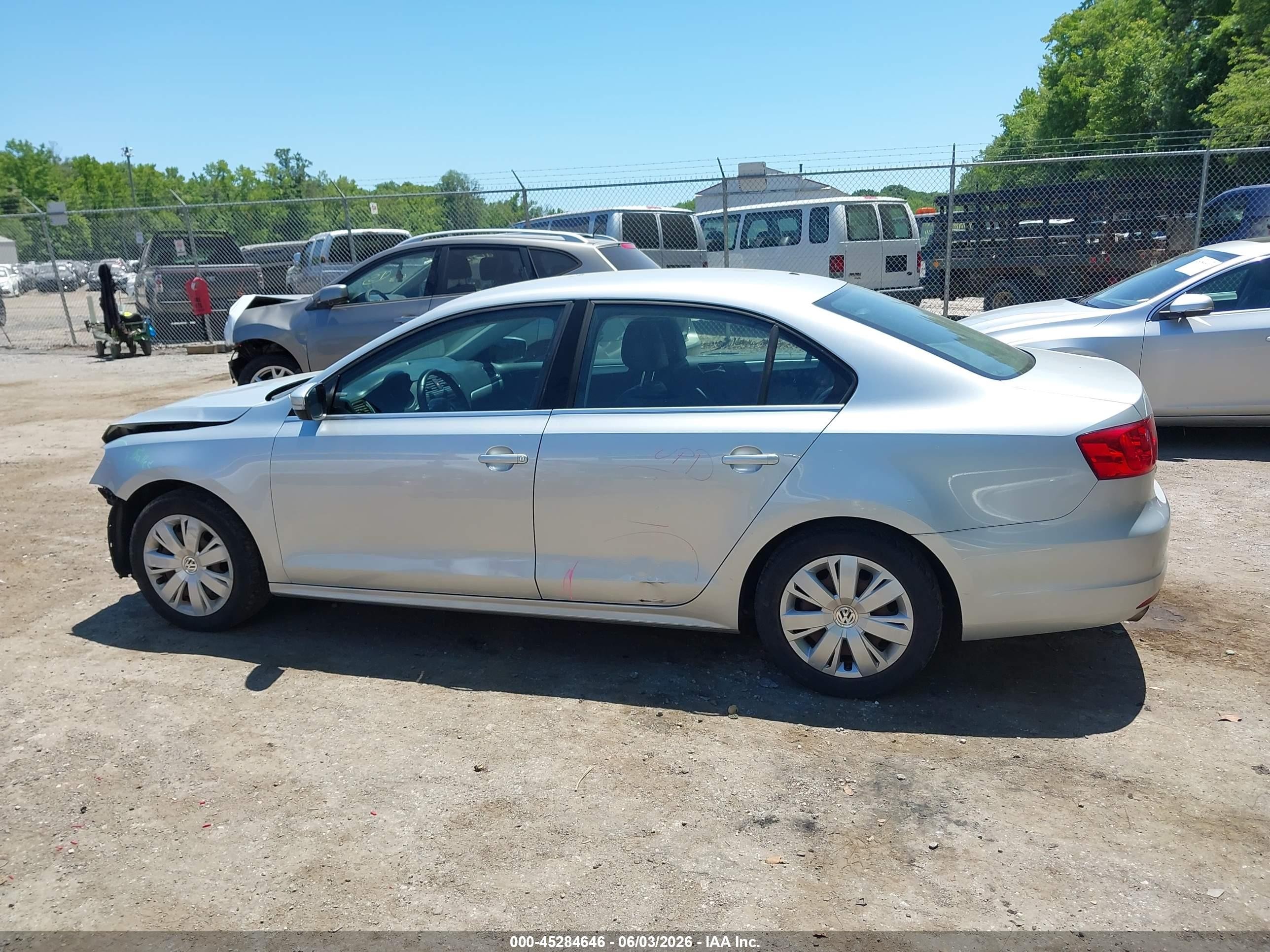 2013 Volkswagen Jetta 2.5l Se Silver vin: 3VWDP7AJ2DM444011