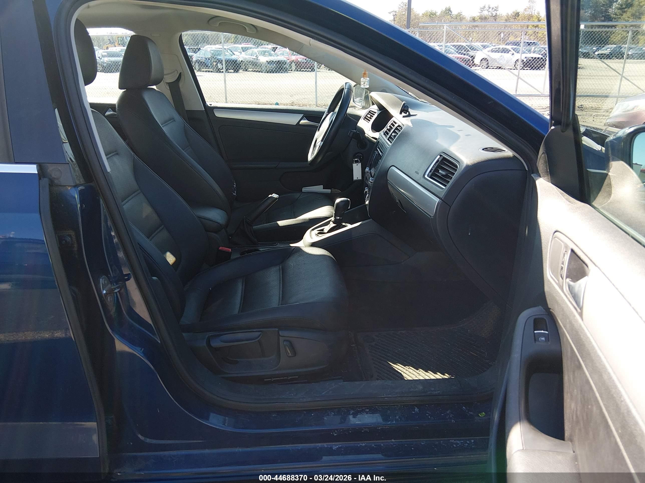 2013 Volkswagen Jetta Se Blue vin: 3VWDP7AJ3DM200447