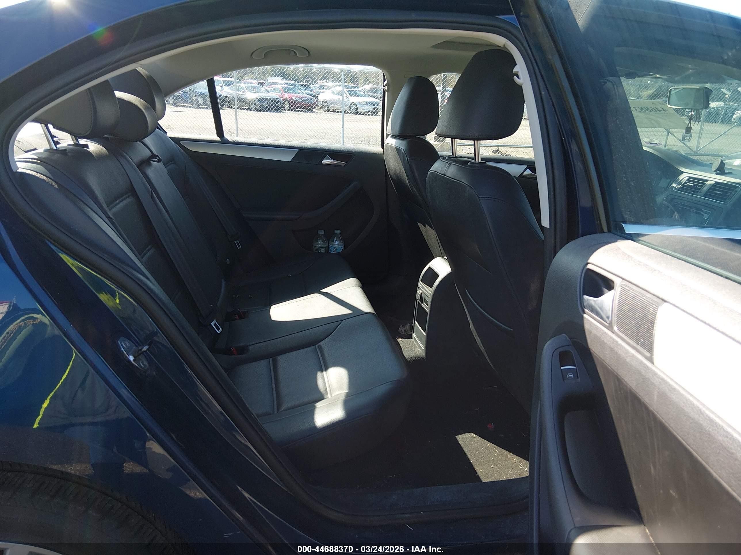 2013 Volkswagen Jetta Se Blue vin: 3VWDP7AJ3DM200447