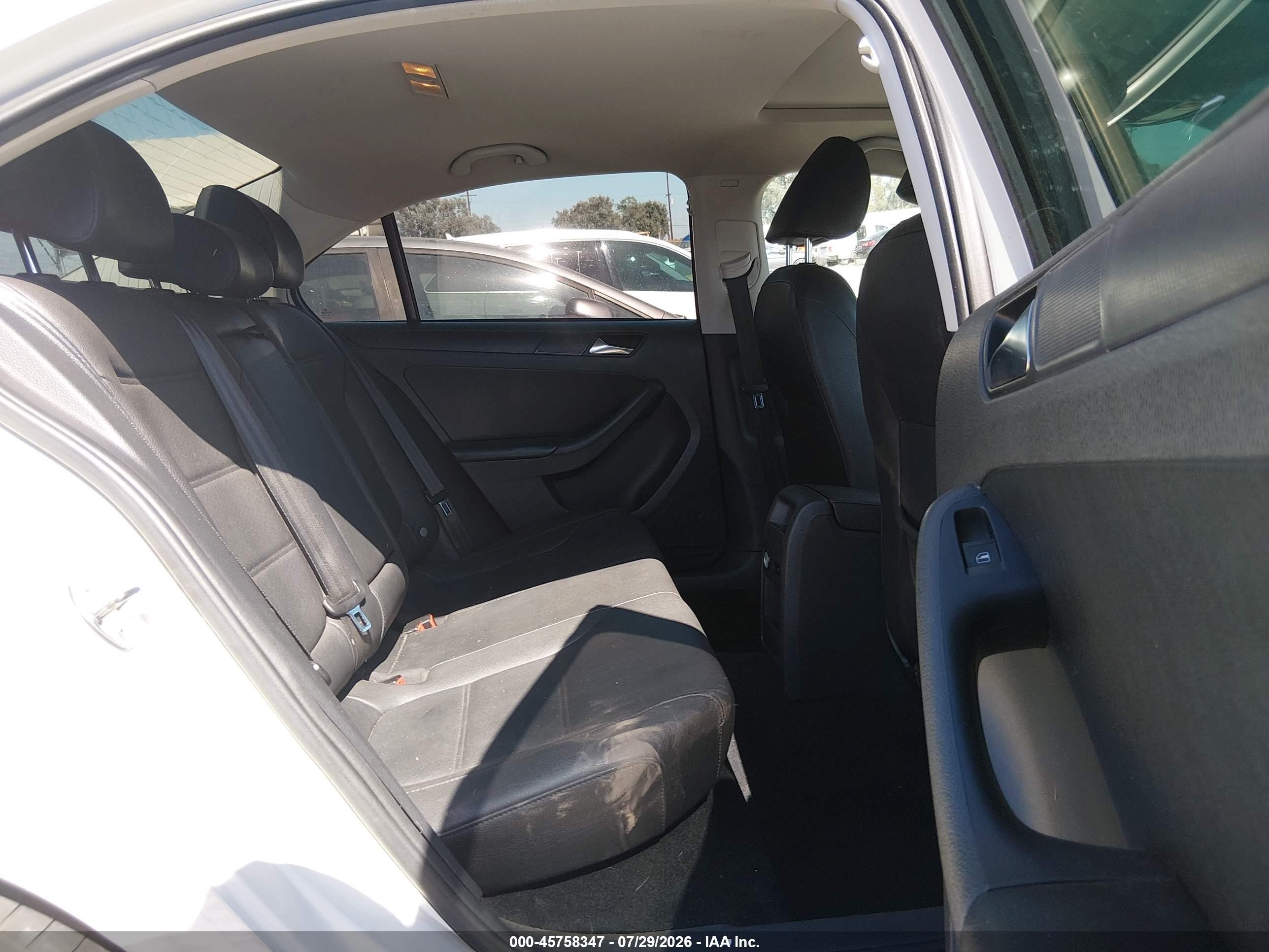 2012 Volkswagen Jetta 2.5l Se White vin: 3VWDP7AJ4CM308722