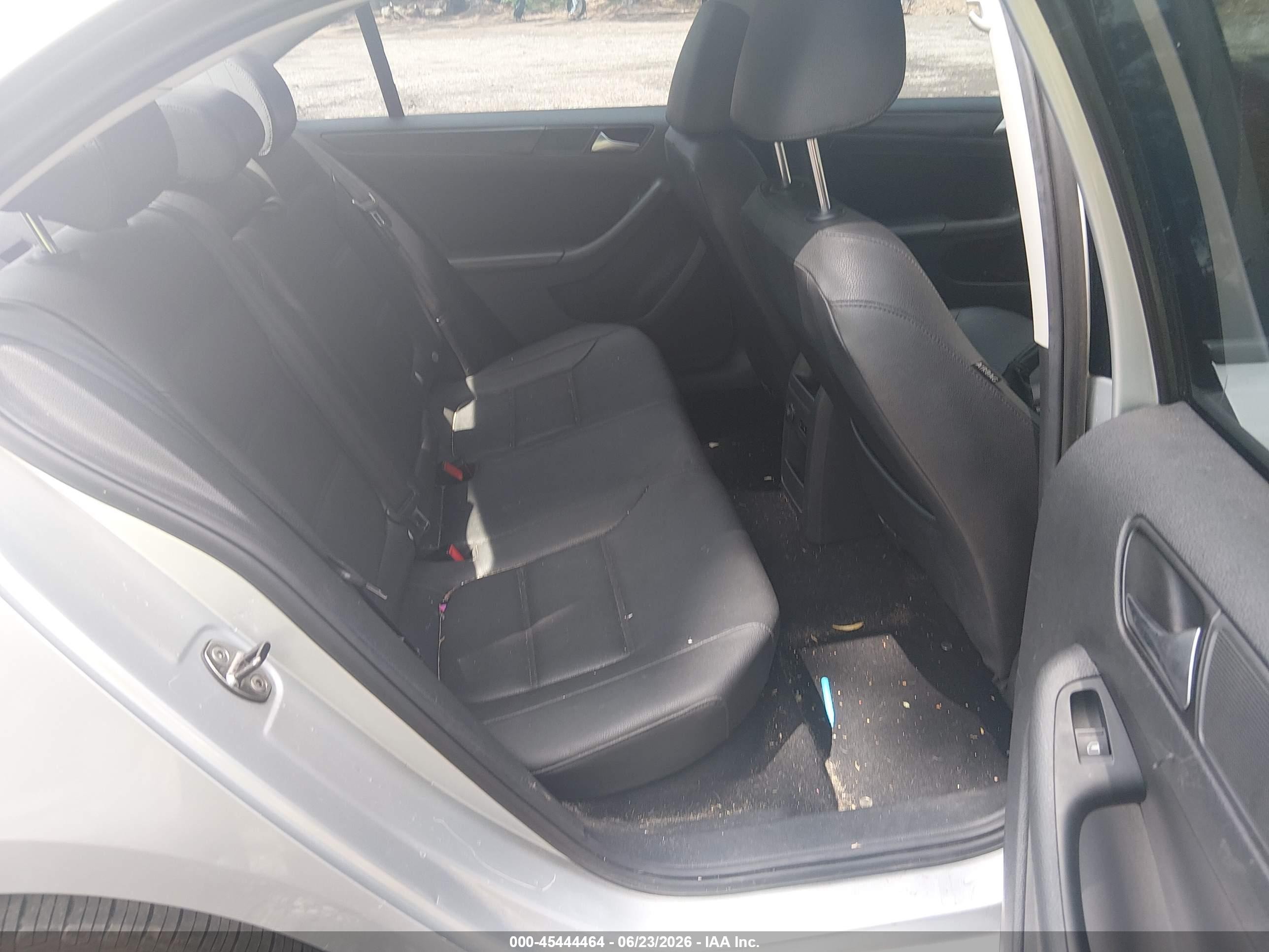 2012 Volkswagen Jetta 2.5l Se Silver vin: 3VWDP7AJ4CM419044