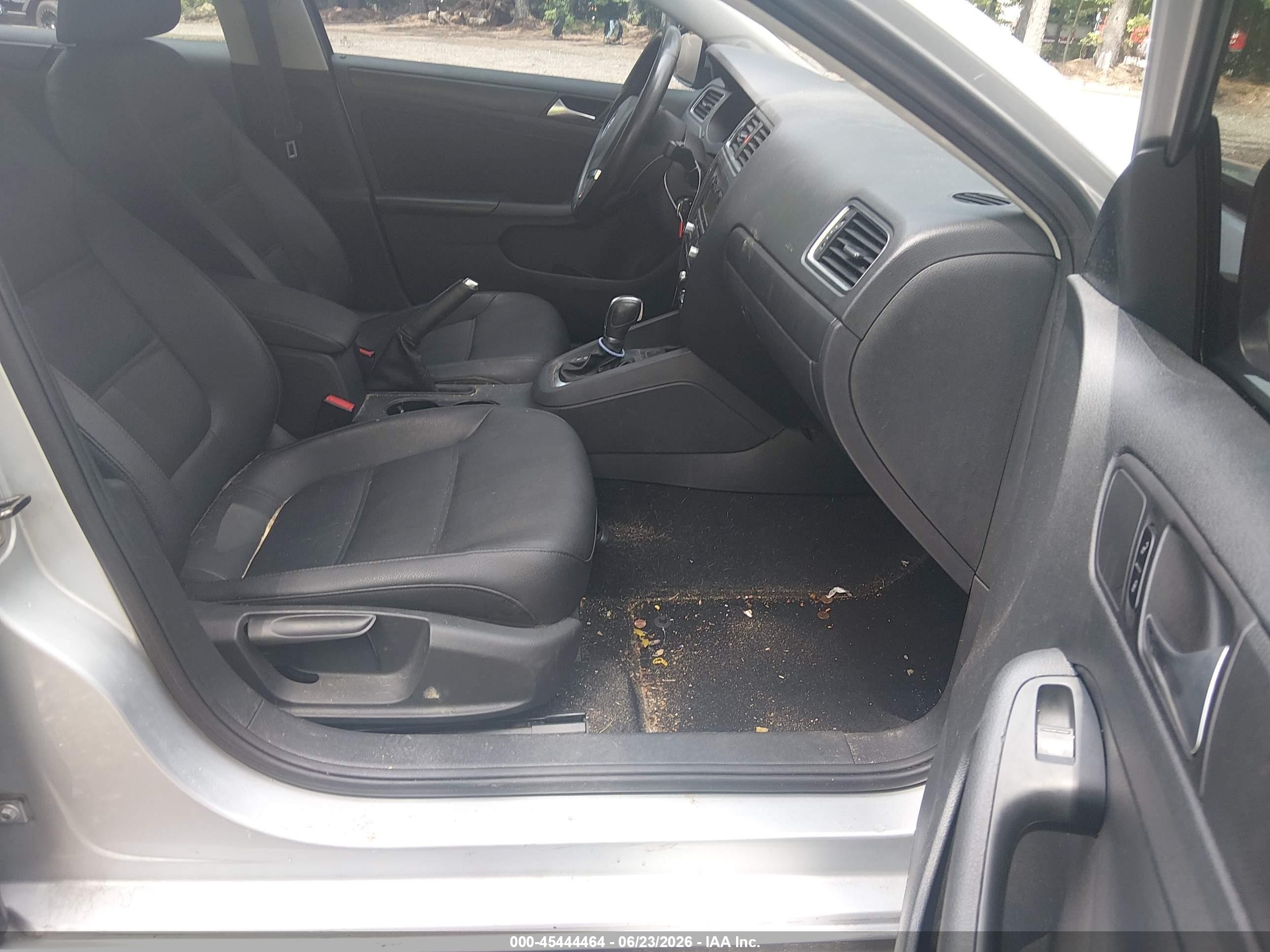 2012 Volkswagen Jetta 2.5l Se Silver vin: 3VWDP7AJ4CM419044