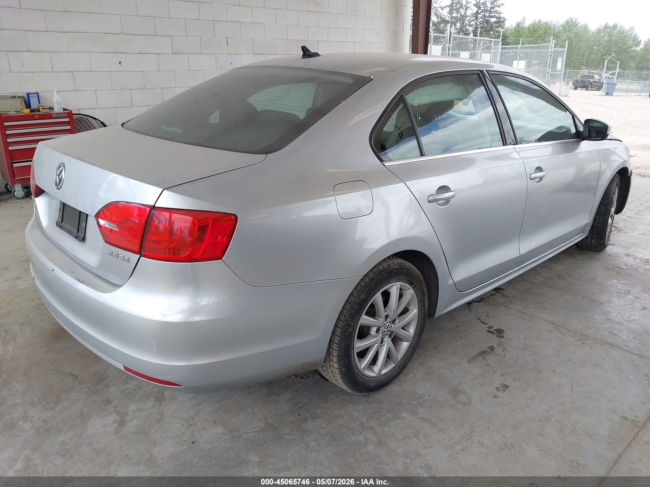 2013 Volkswagen Jetta 2.5l Se Silver vin: 3VWDP7AJ4DM307796