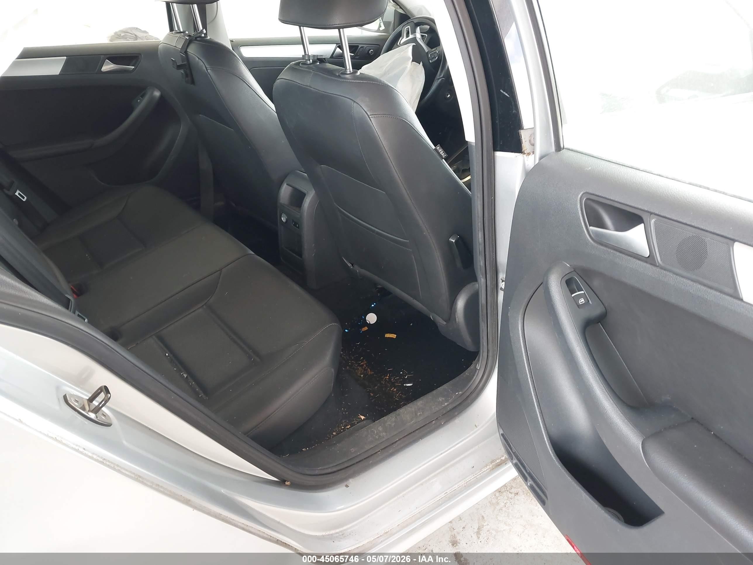 2013 Volkswagen Jetta 2.5l Se Silver vin: 3VWDP7AJ4DM307796