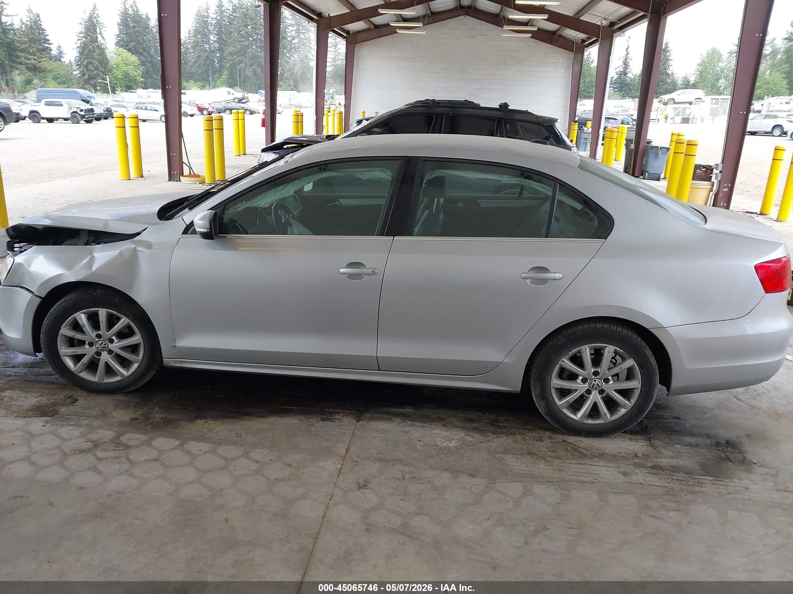 2013 Volkswagen Jetta 2.5l Se Silver vin: 3VWDP7AJ4DM307796