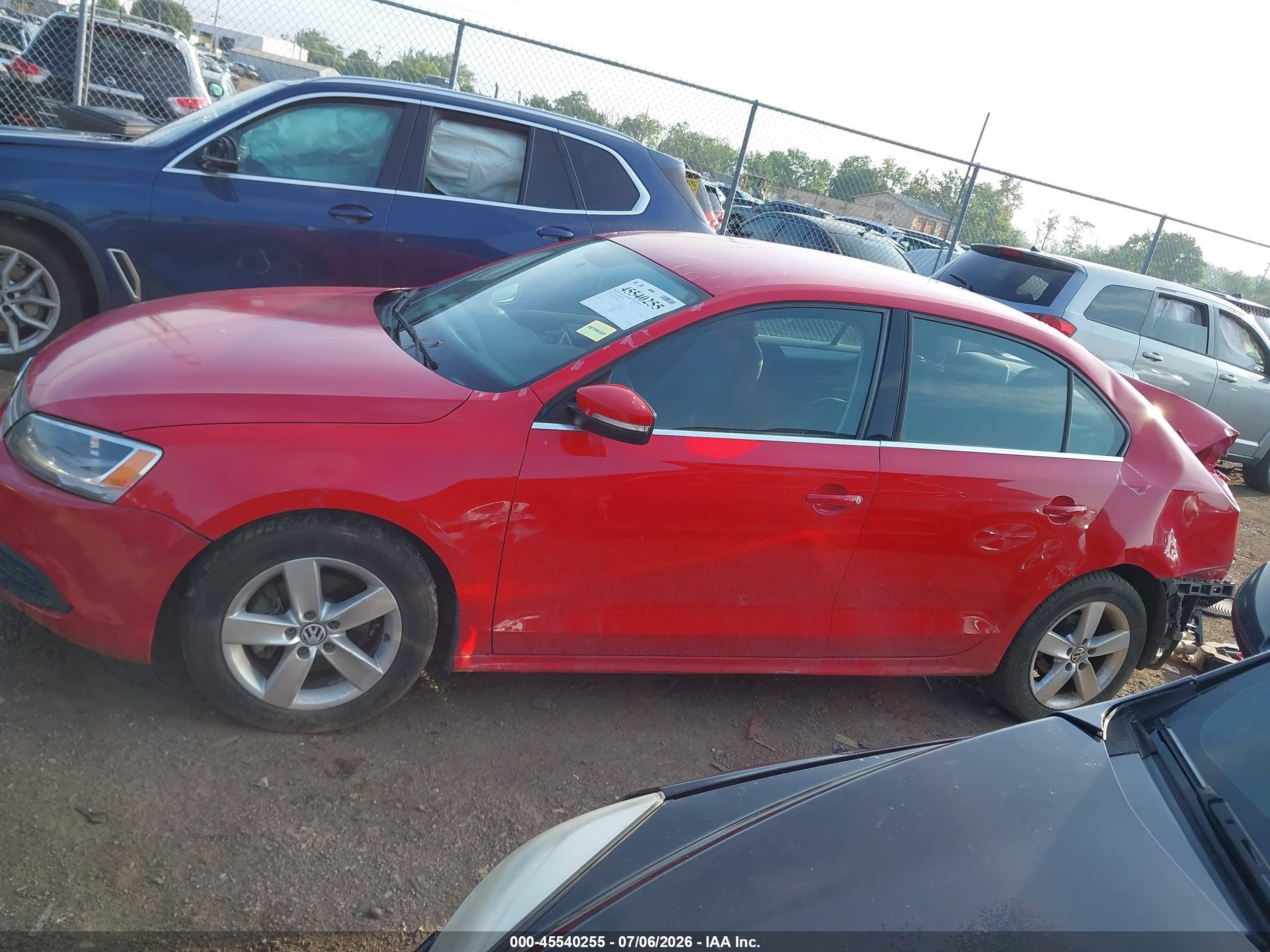 2013 Volkswagen Jetta 2.5l Se Red vin: 3VWDP7AJ4DM407185