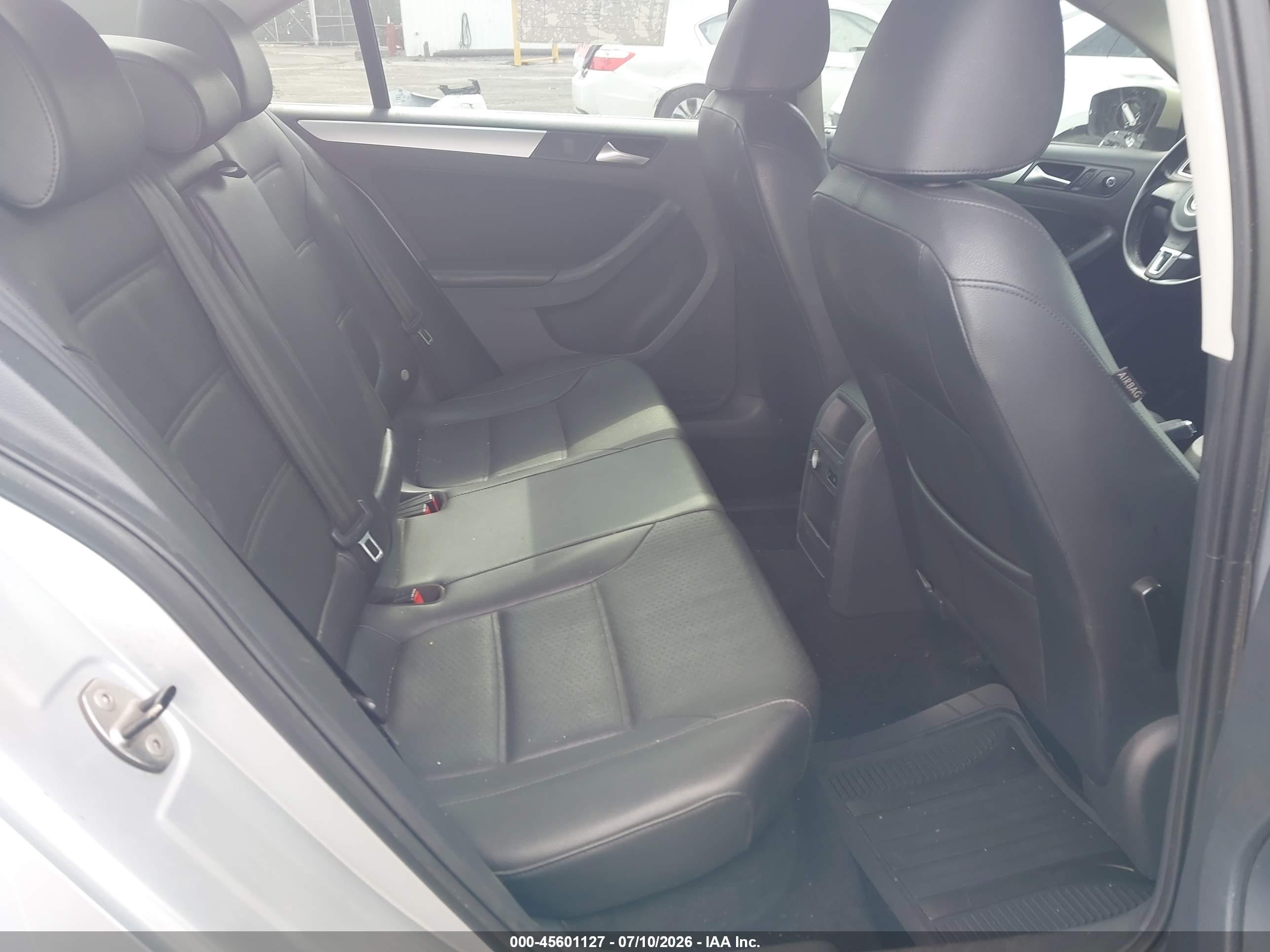 2013 Volkswagen Jetta 2.5l Se Серебряный vin: 3VWDP7AJ5DM291558