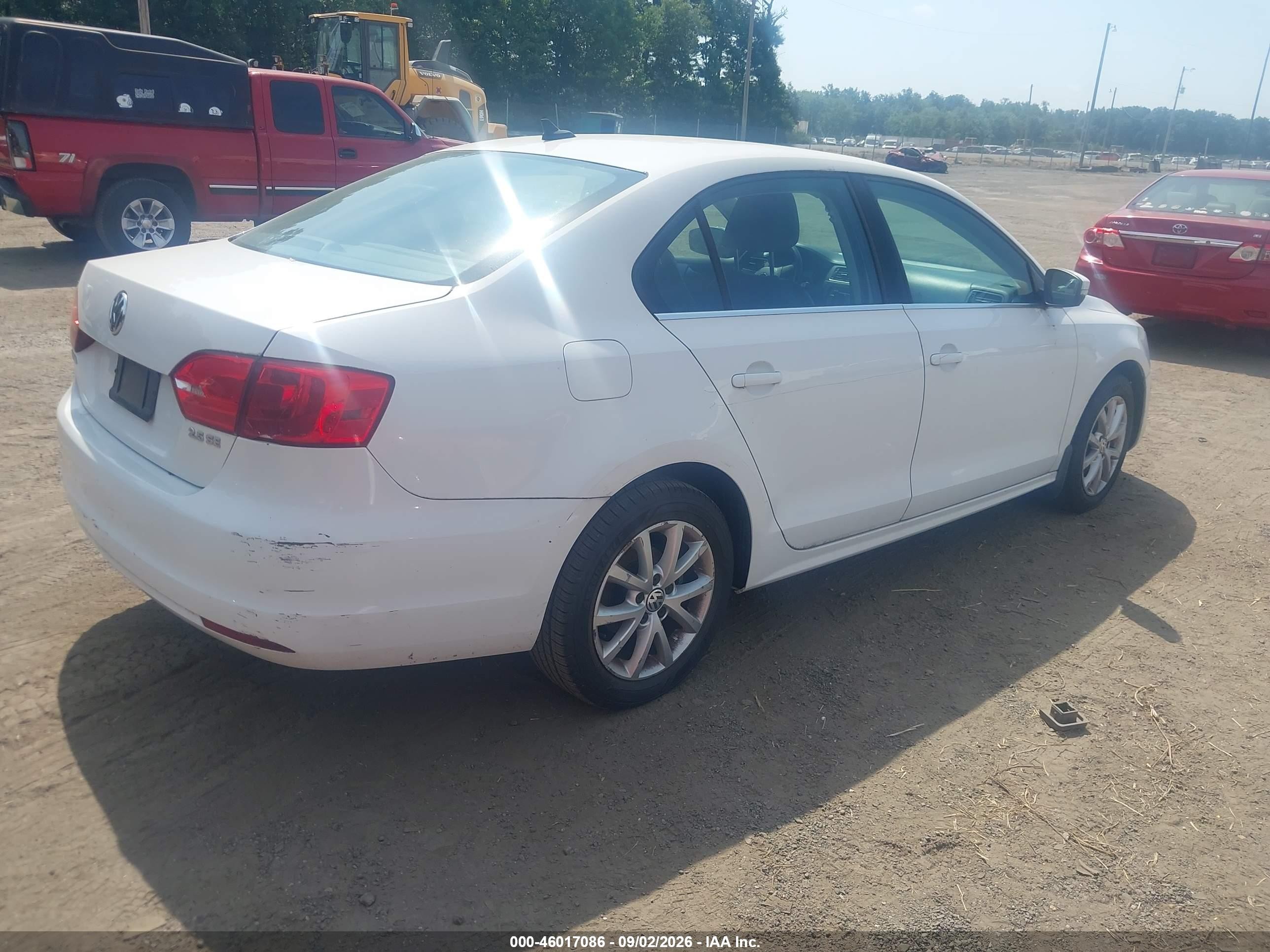 2013 Volkswagen Jetta 2.5l Se Белый vin: 3VWDP7AJ5DM441023