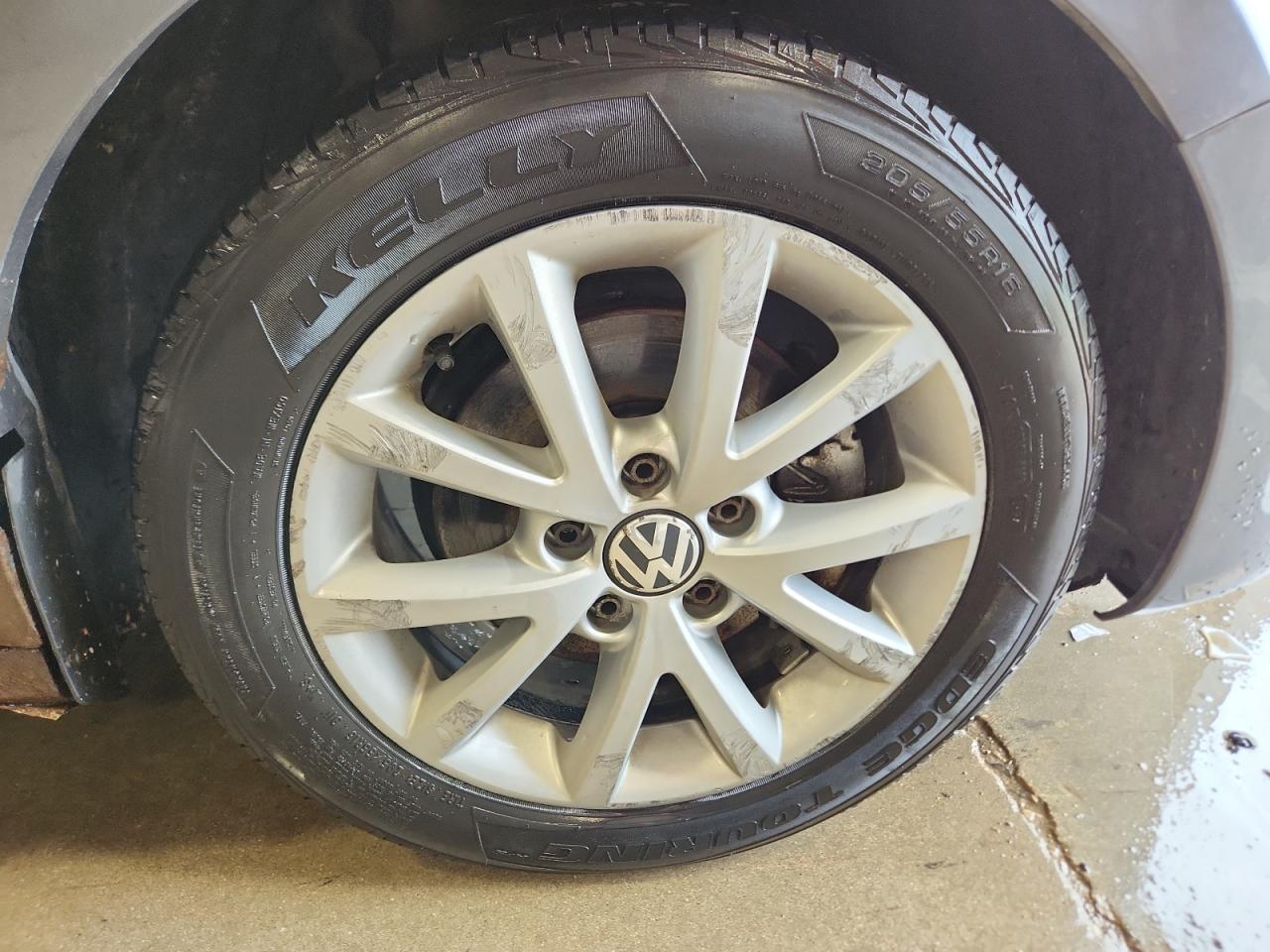 2012 Volkswagen Jetta Se Gray vin: 3VWDP7AJ6CM310729 Damage: Right Front Wheel, Curb Rash, > 12 Inches