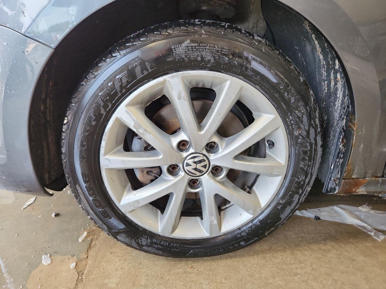 2012 Volkswagen Jetta Se Gray vin: 3VWDP7AJ6CM310729 Damage: Left Front Wheel, Curb Rash, 11 To 12 Inches