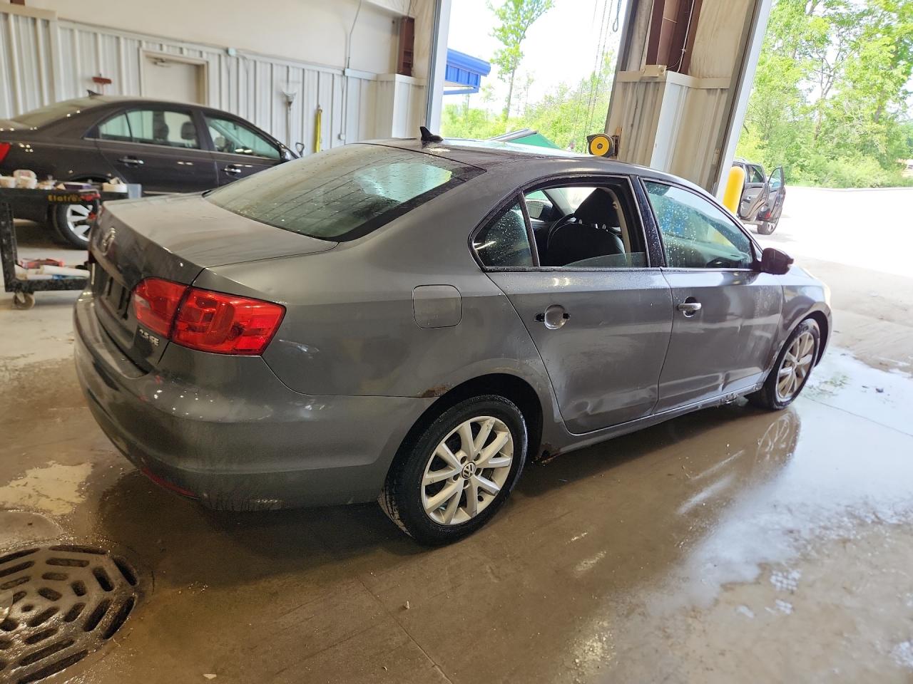 2012 Volkswagen Jetta Se Gray vin: 3VWDP7AJ6CM310729 Damage: Right Qtr Panel, Rust, 3 To 4 Inches
