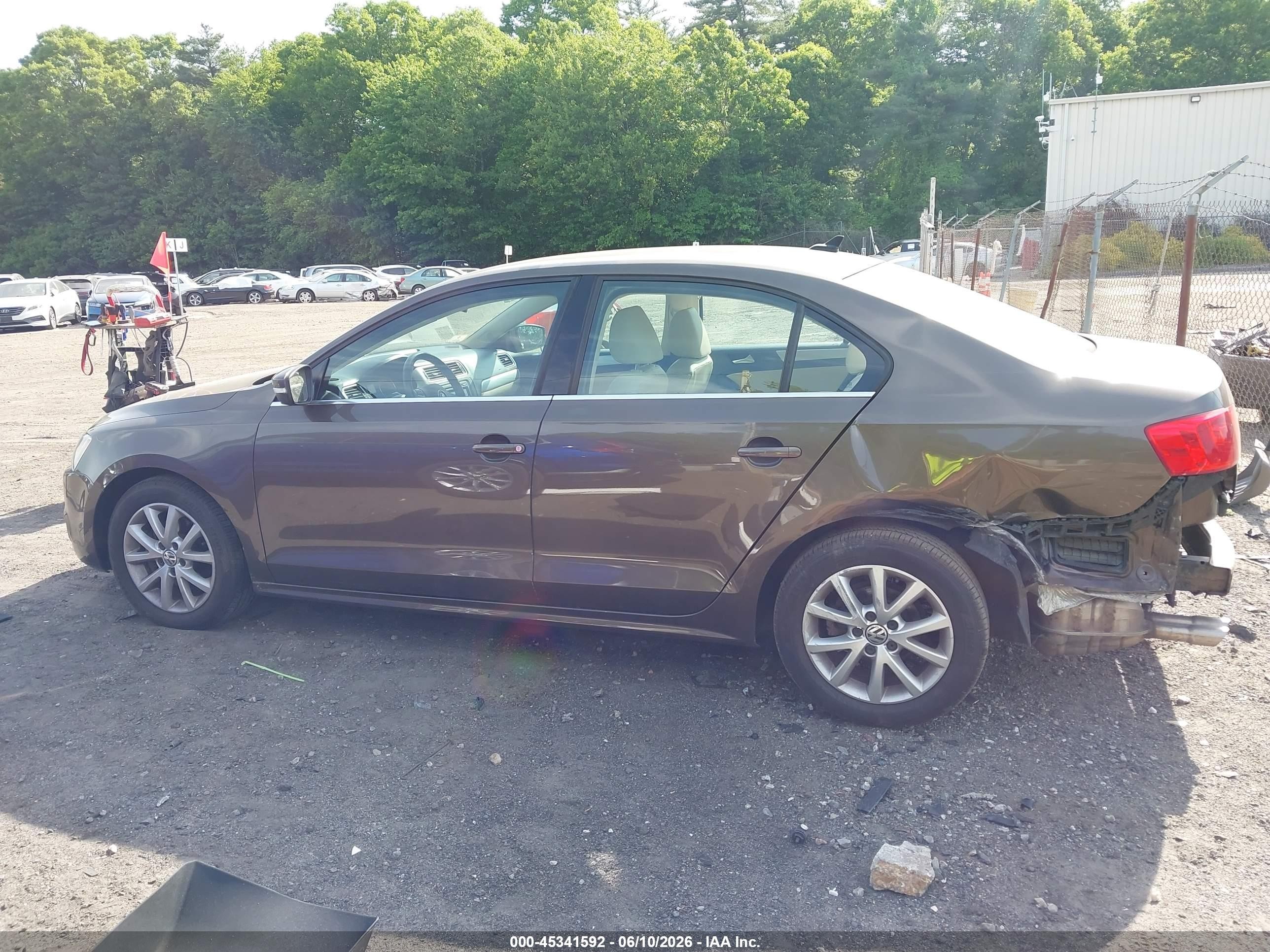 2013 Volkswagen Jetta 2.5l Se Brown vin: 3VWDP7AJ6DM372598