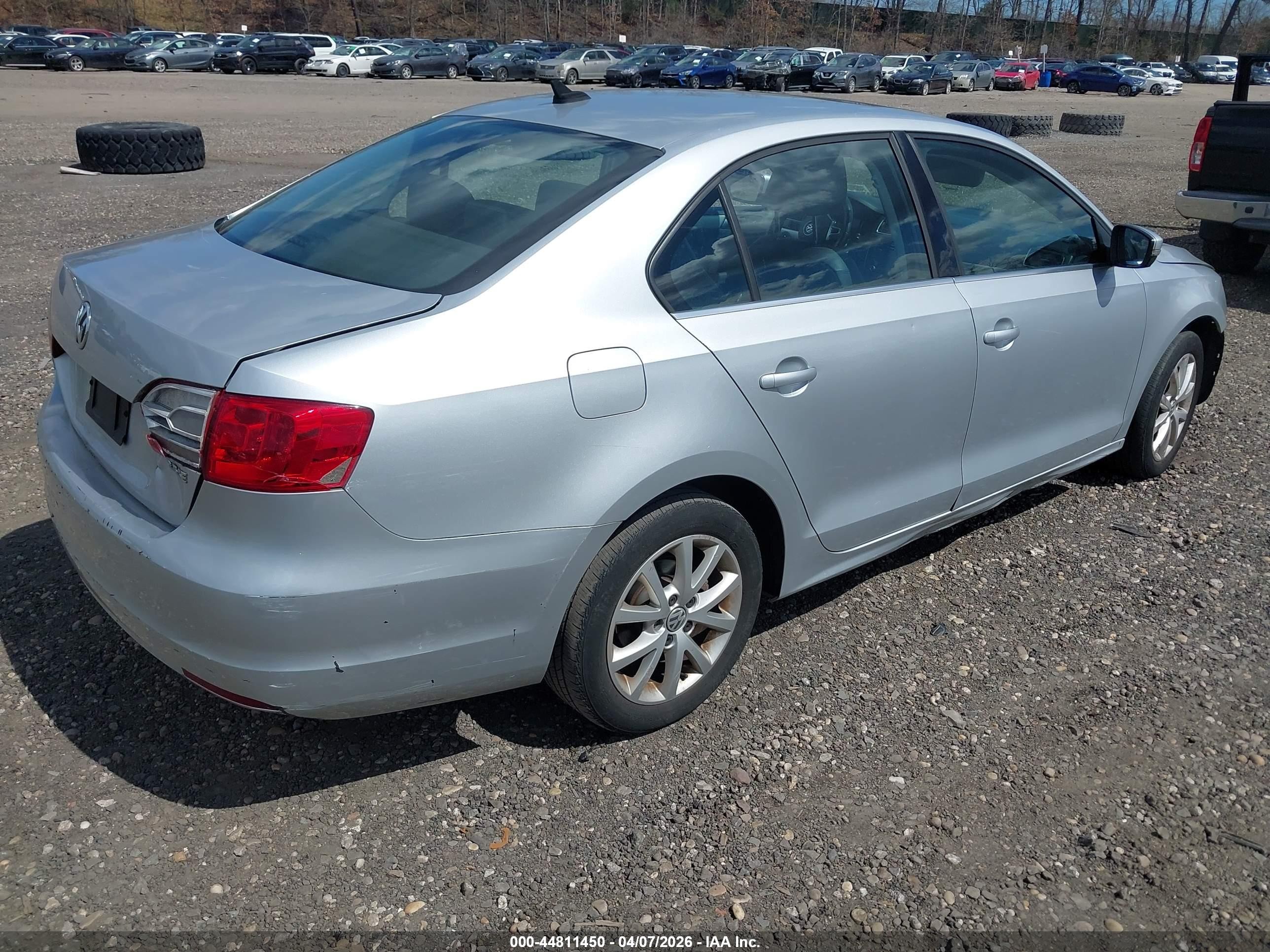 2013 Volkswagen Jetta 2.5l Se Silver vin: 3VWDP7AJ7DM296874