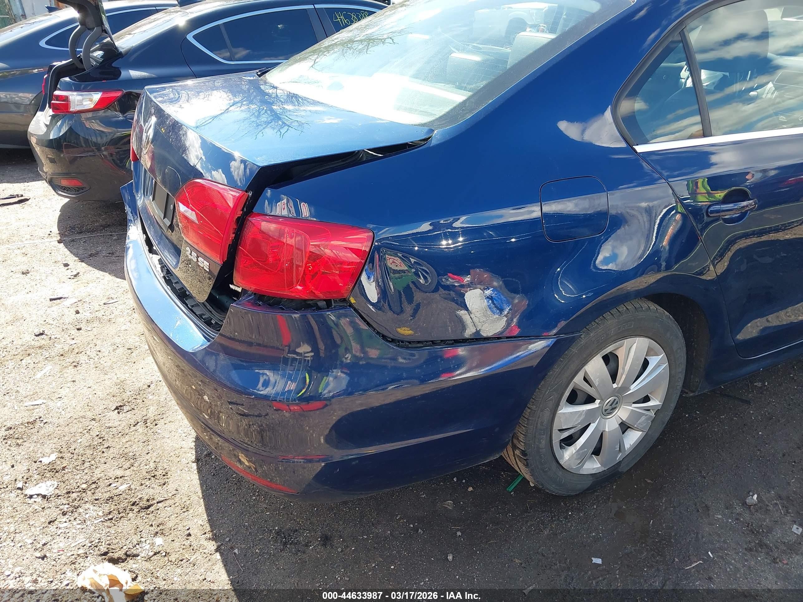 2013 Volkswagen Jetta 2.5l Se Blue vin: 3VWDP7AJ7DM409366