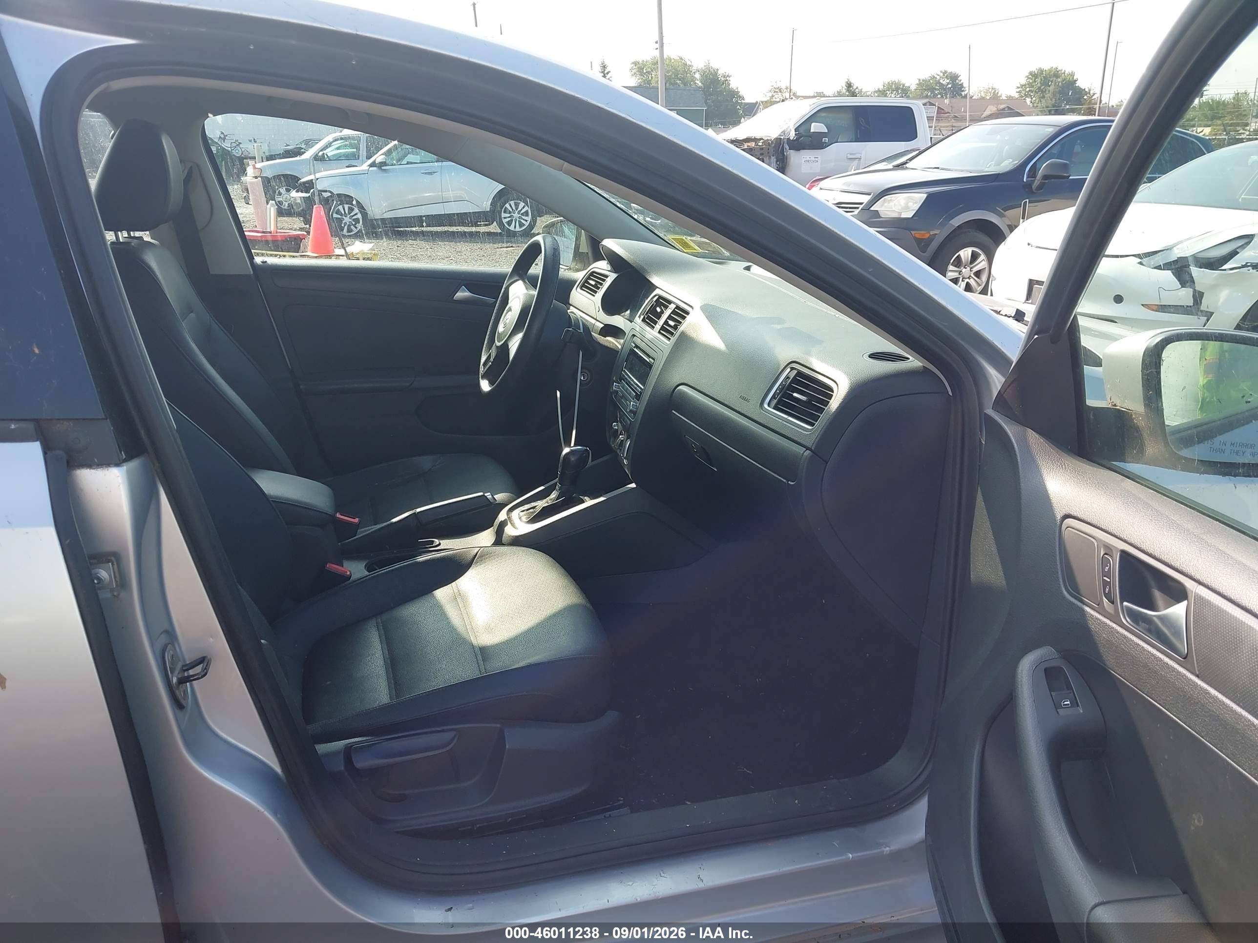 2012 Volkswagen Jetta 2.5l Se Silver vin: 3VWDP7AJ9CM049984