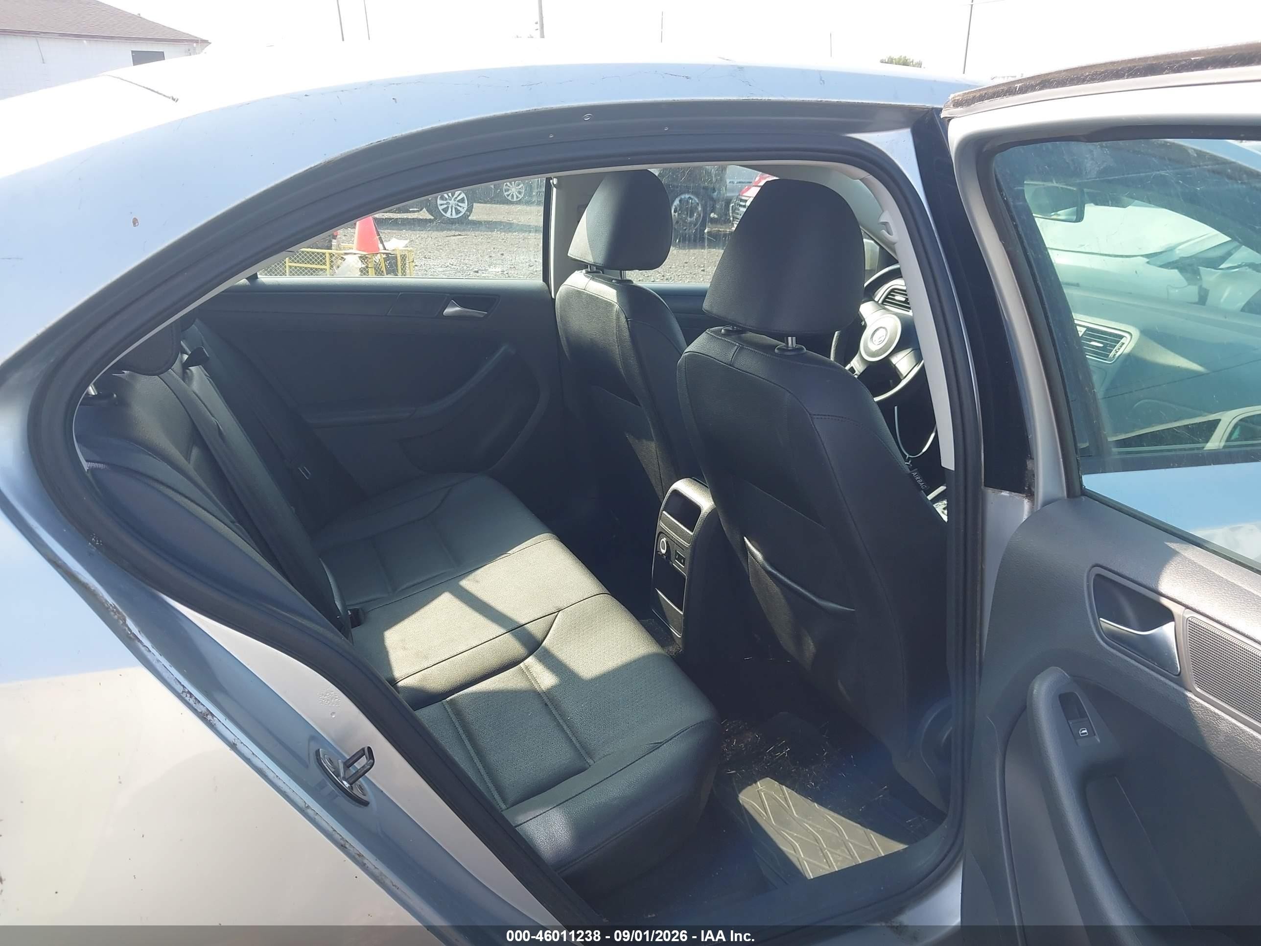 2012 Volkswagen Jetta 2.5l Se Silver vin: 3VWDP7AJ9CM049984