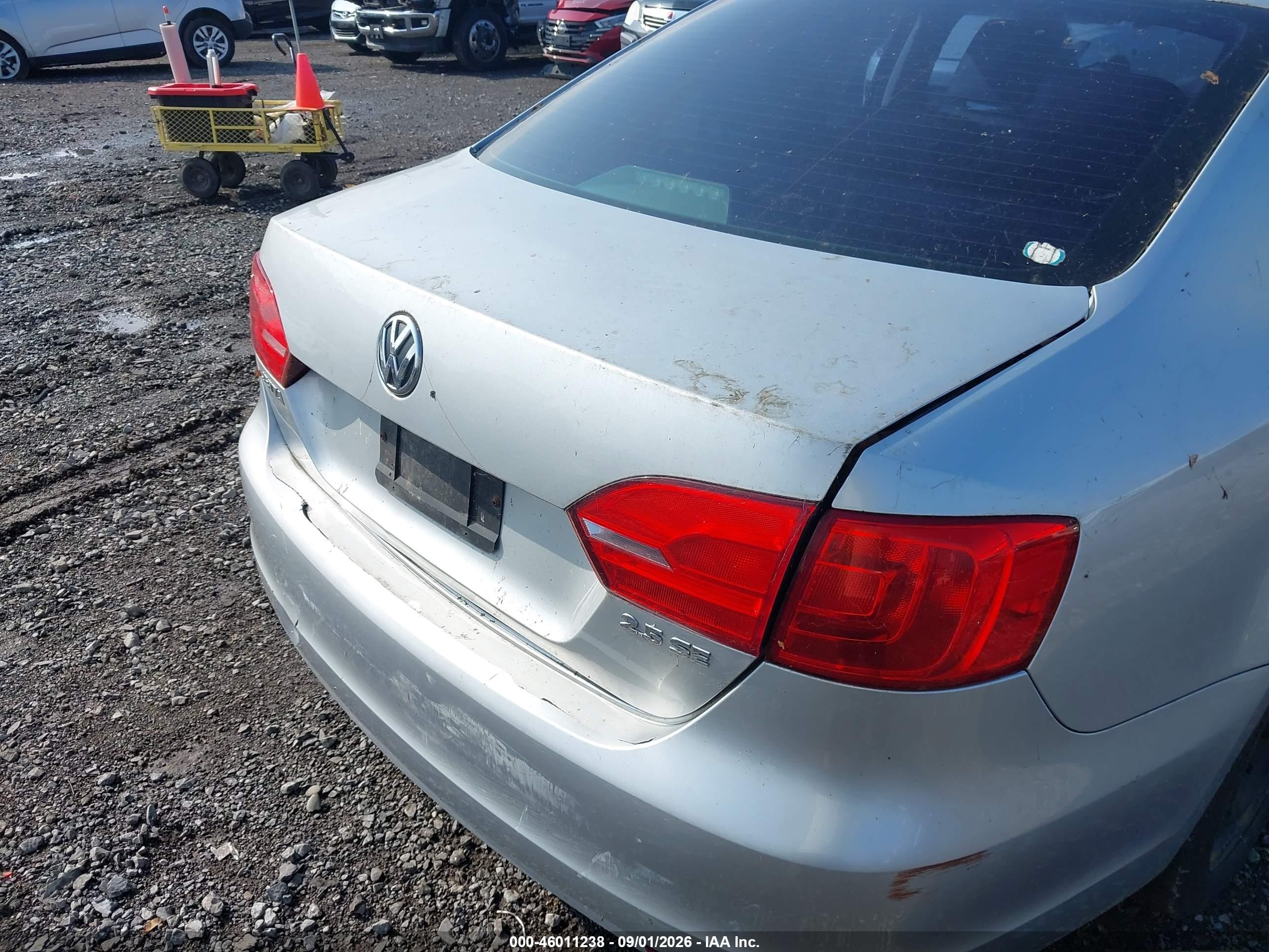 2012 Volkswagen Jetta 2.5l Se Silver vin: 3VWDP7AJ9CM049984