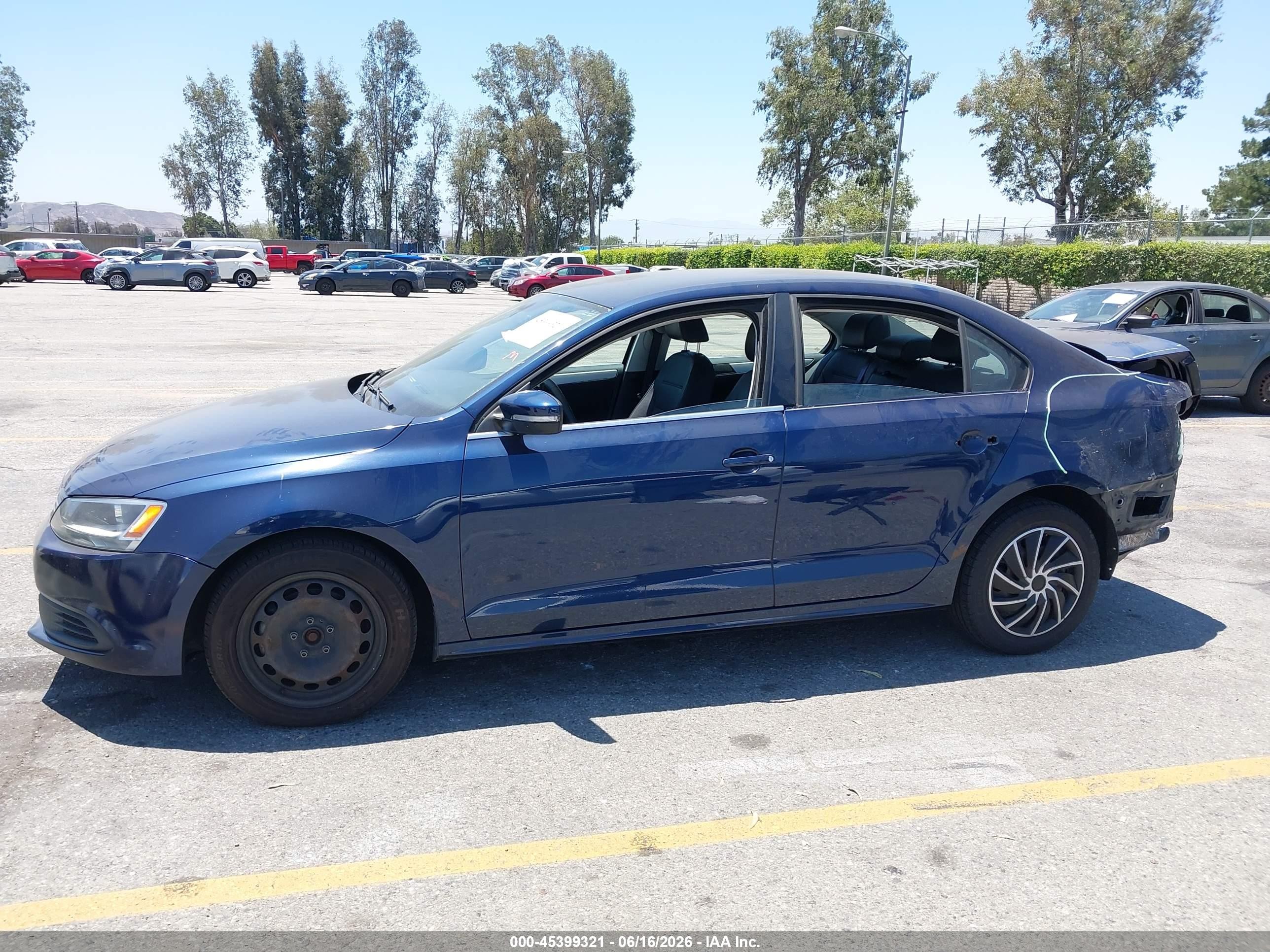 2013 Volkswagen Jetta 2.5l Se Blue vin: 3VWDP7AJ9DM419655
