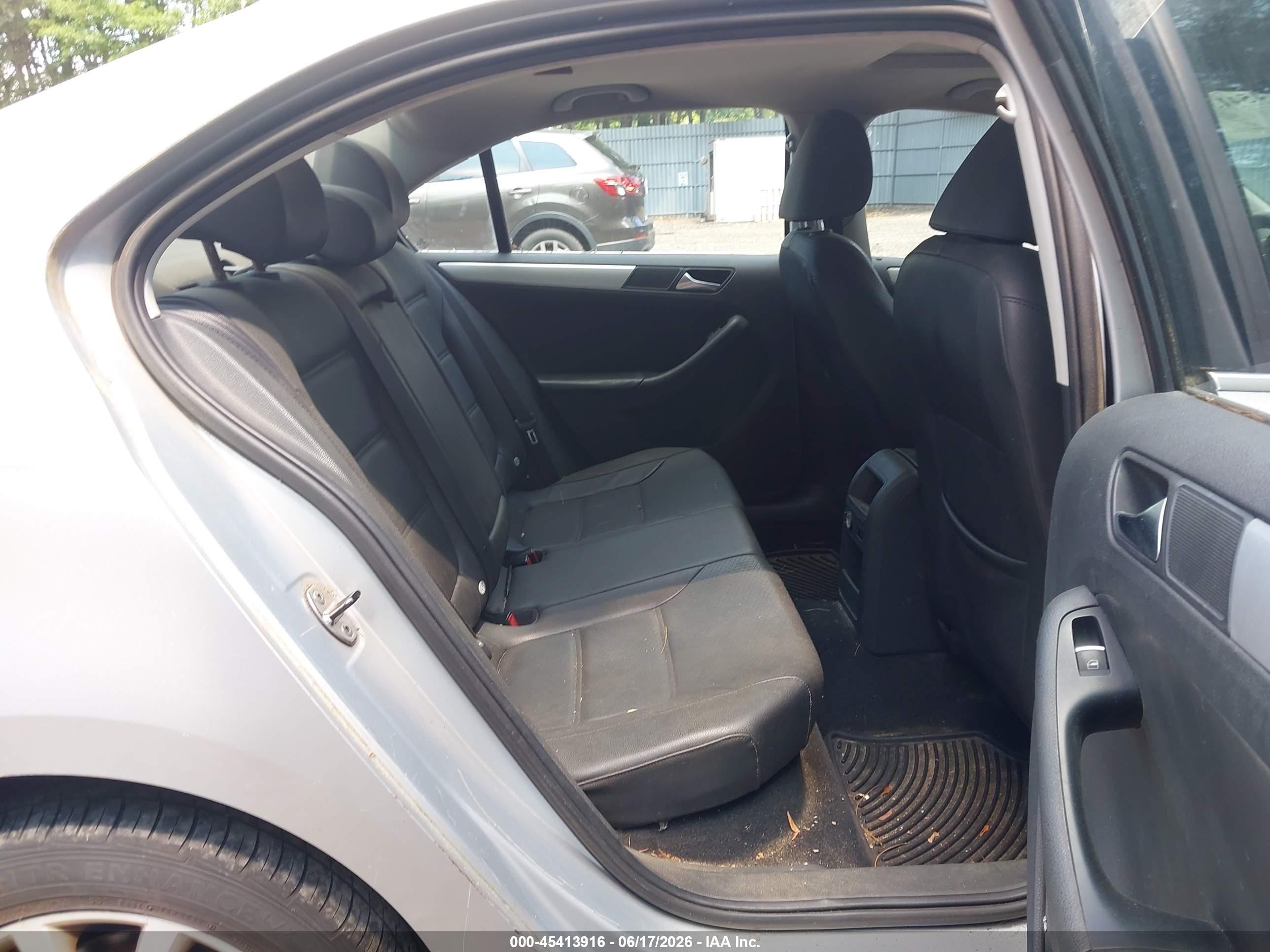 2013 Volkswagen Jetta 2.5l Se Silver vin: 3VWDP7AJXDM359210