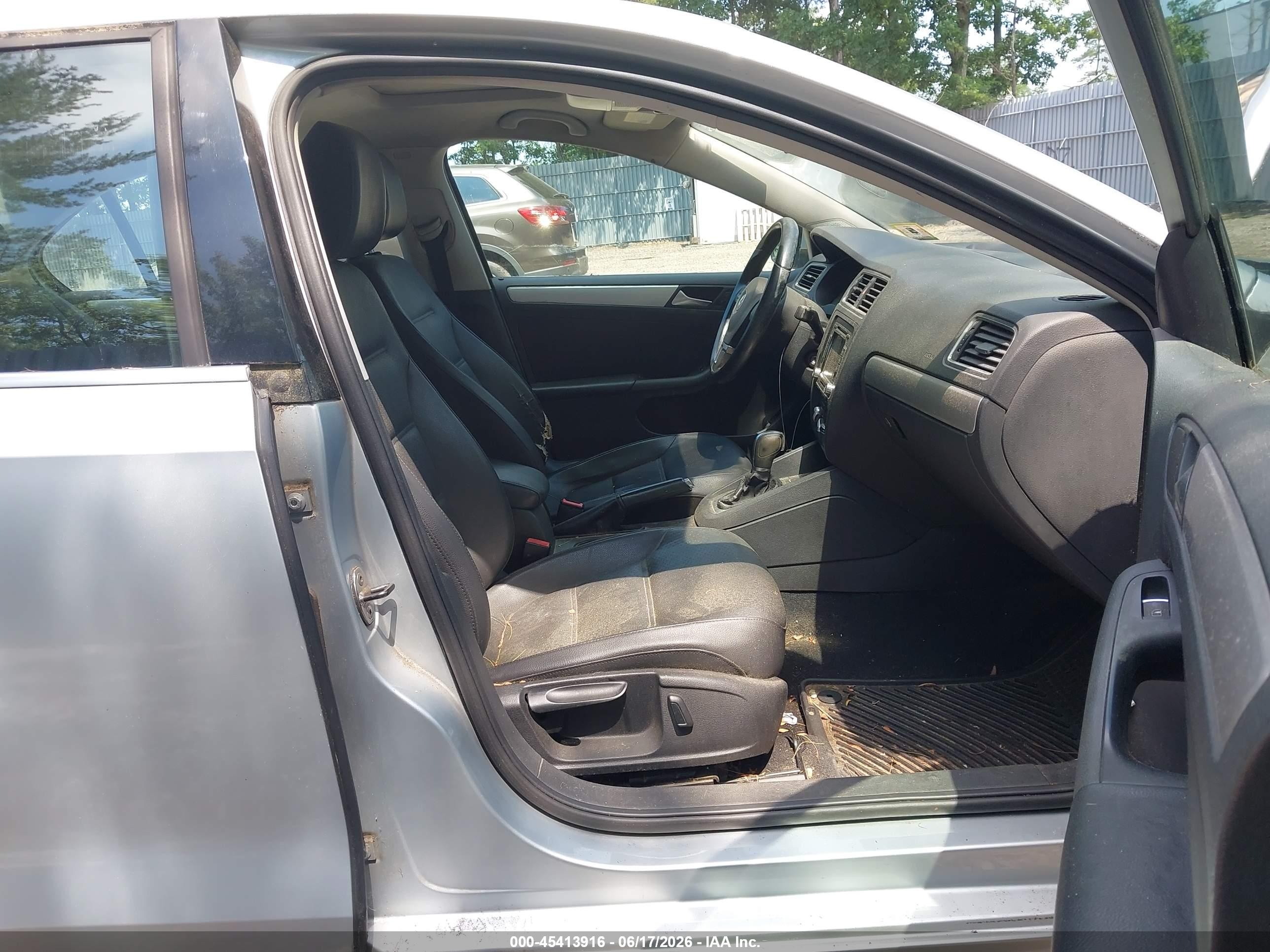 2013 Volkswagen Jetta 2.5l Se Silver vin: 3VWDP7AJXDM359210