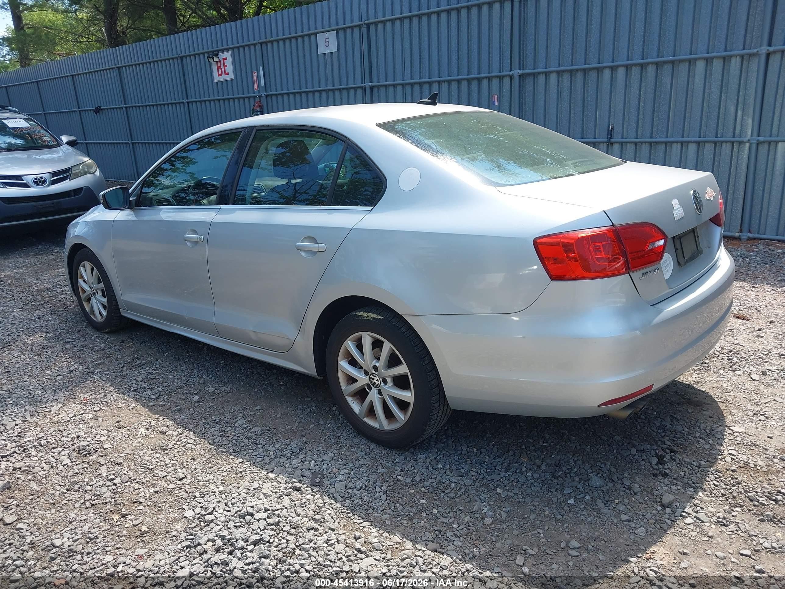 2013 Volkswagen Jetta 2.5l Se Silver vin: 3VWDP7AJXDM359210