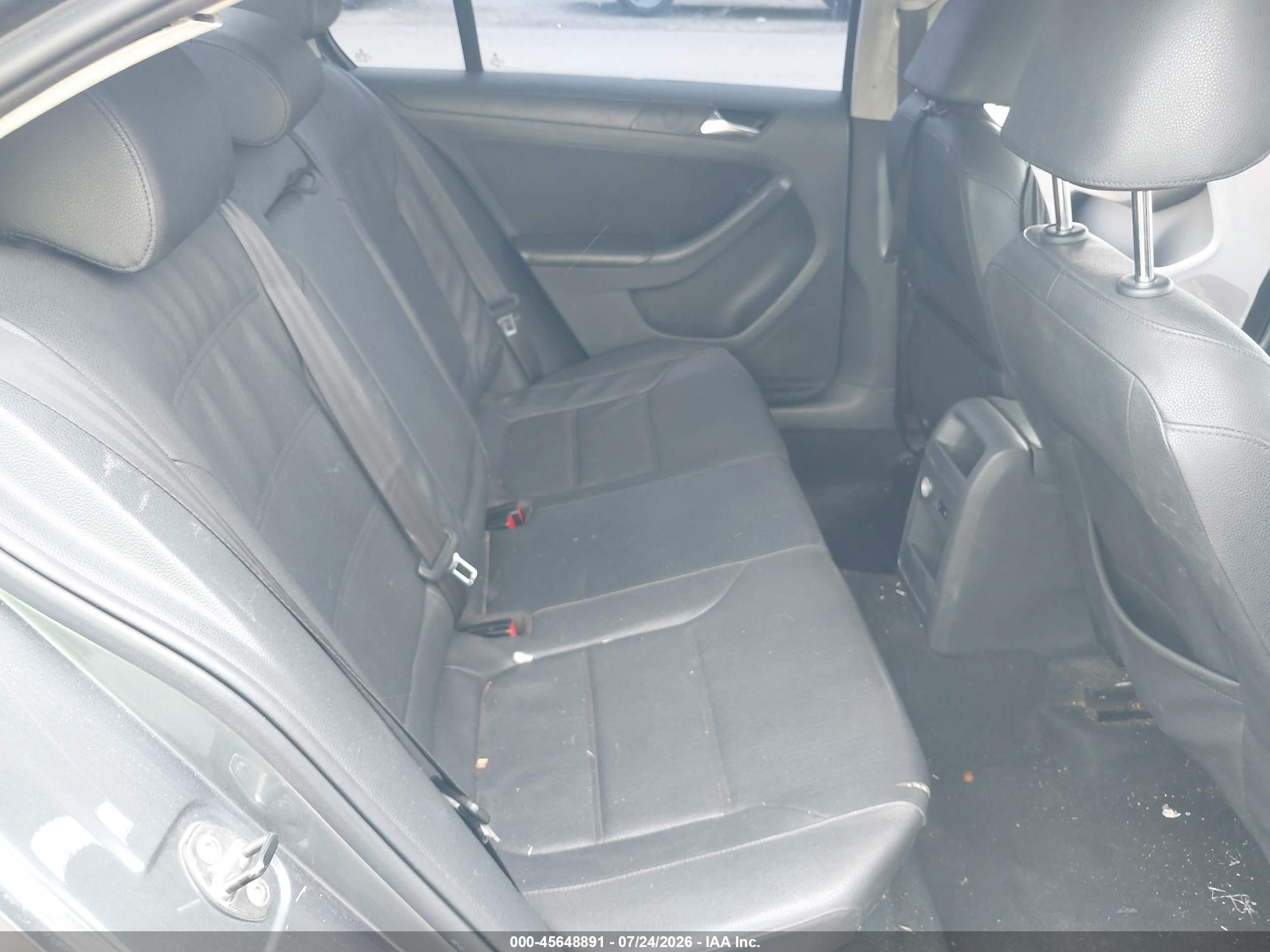 2011 Volkswagen Jetta 2.5l Se Silver vin: 3VWDX7AJ0BM320963