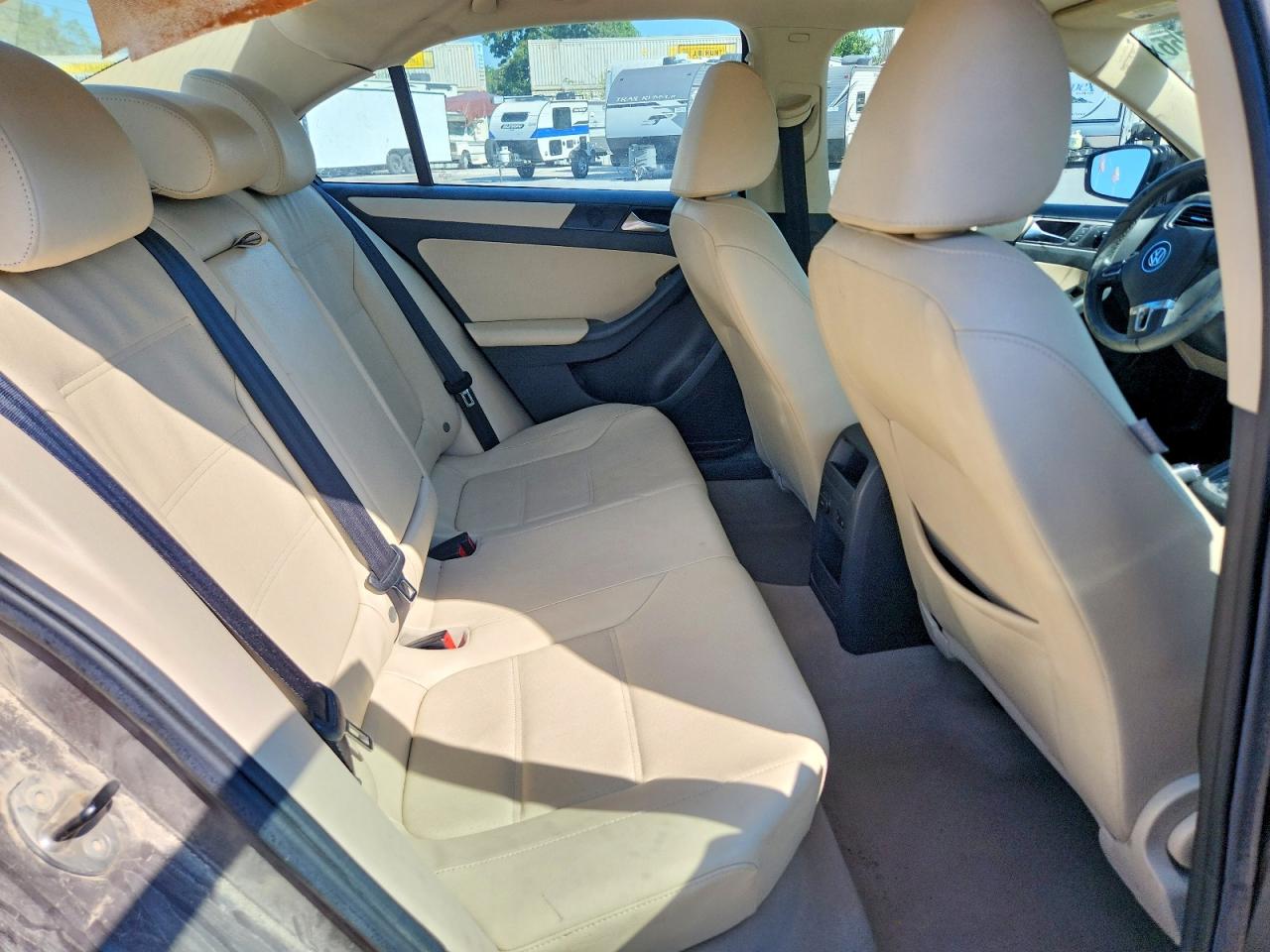 2011 Volkswagen Jetta Se Brown vin: 3VWDX7AJ0BM388275