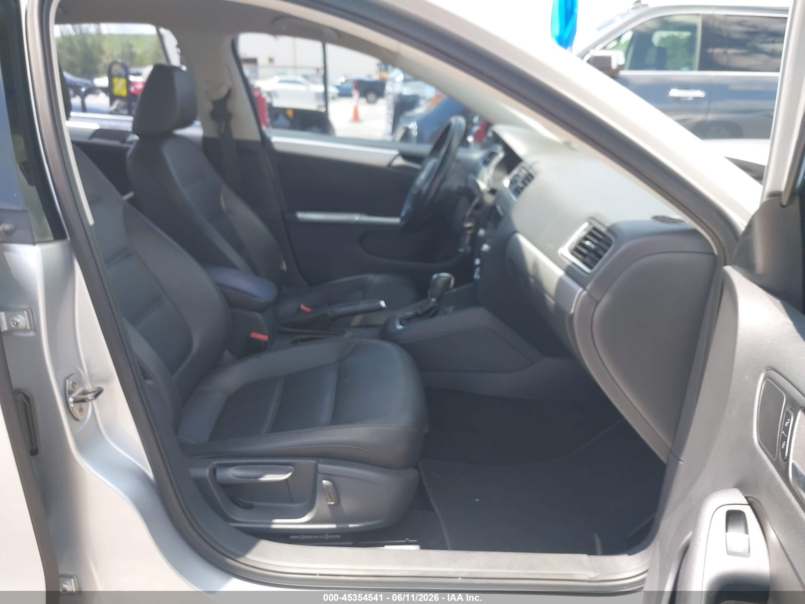 2013 Volkswagen Jetta 2.5l Se Silver vin: 3VWDX7AJ0DM310596
