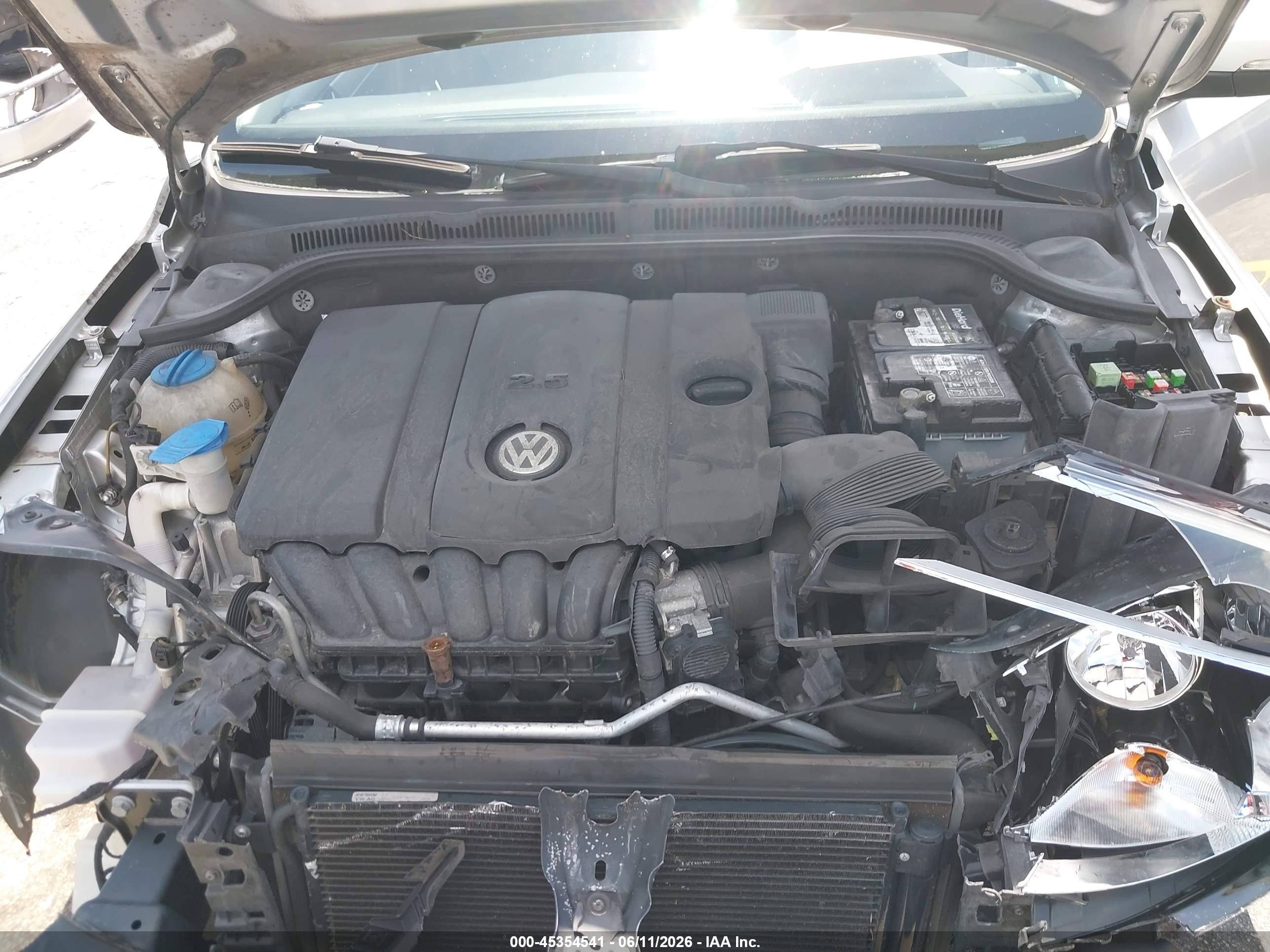 2013 Volkswagen Jetta 2.5l Se Silver vin: 3VWDX7AJ0DM310596