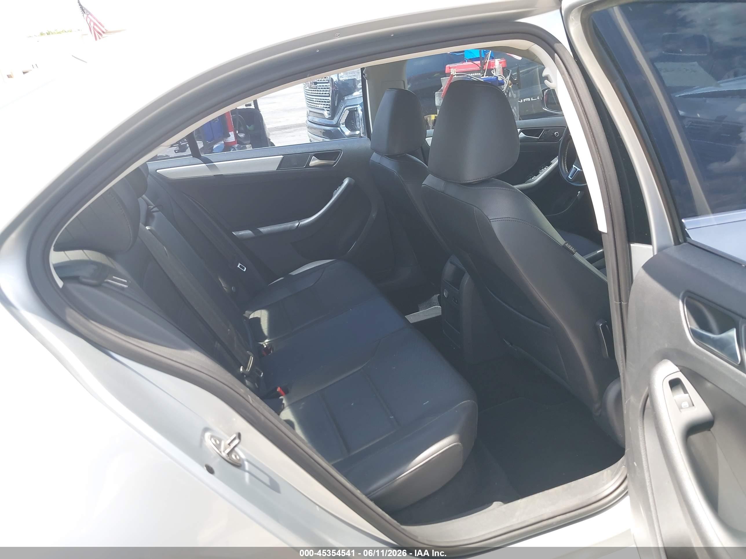 2013 Volkswagen Jetta 2.5l Se Silver vin: 3VWDX7AJ0DM310596