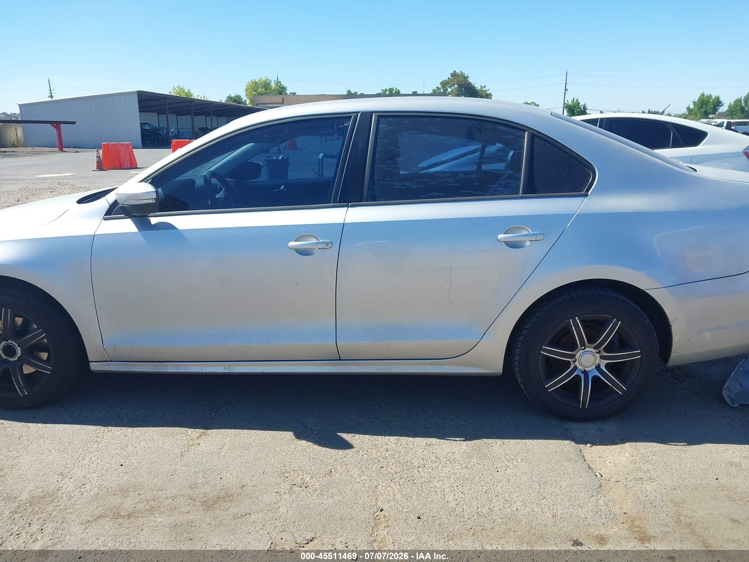 2011 Volkswagen Jetta 2.5l Se Silver vin: 3VWDX7AJ1BM339439