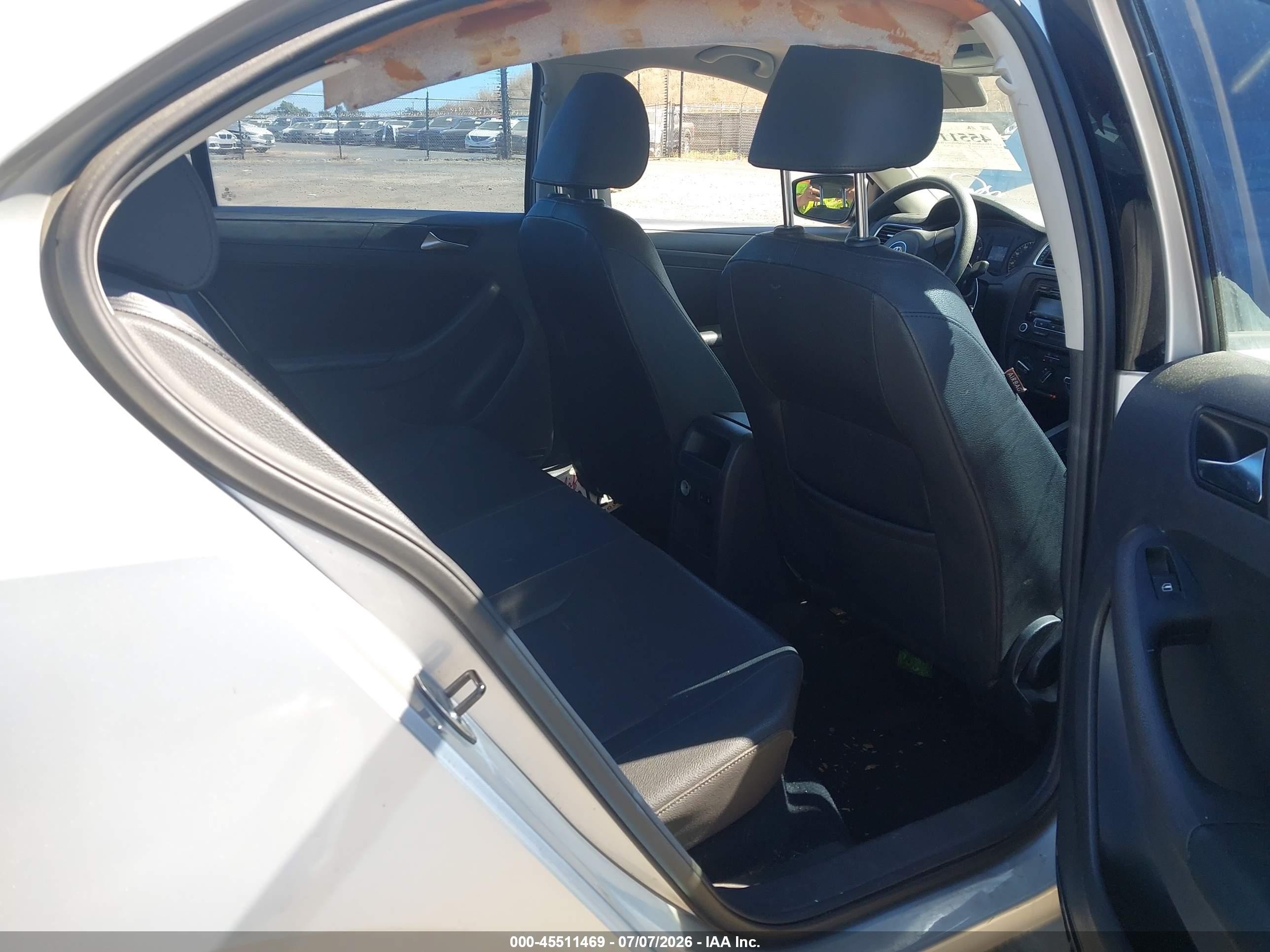 2011 Volkswagen Jetta 2.5l Se Silver vin: 3VWDX7AJ1BM339439