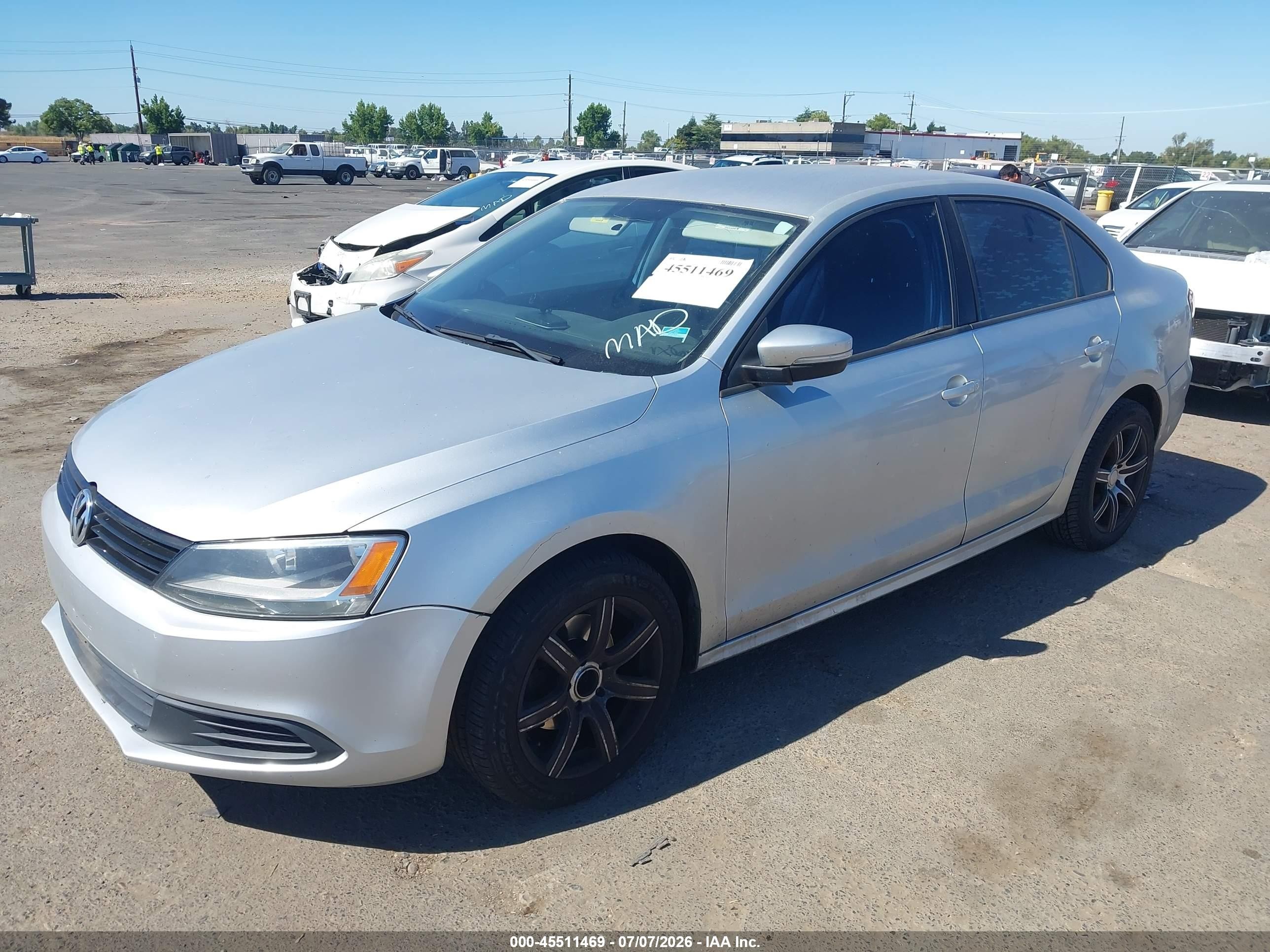 2011 Volkswagen Jetta 2.5l Se Silver vin: 3VWDX7AJ1BM339439