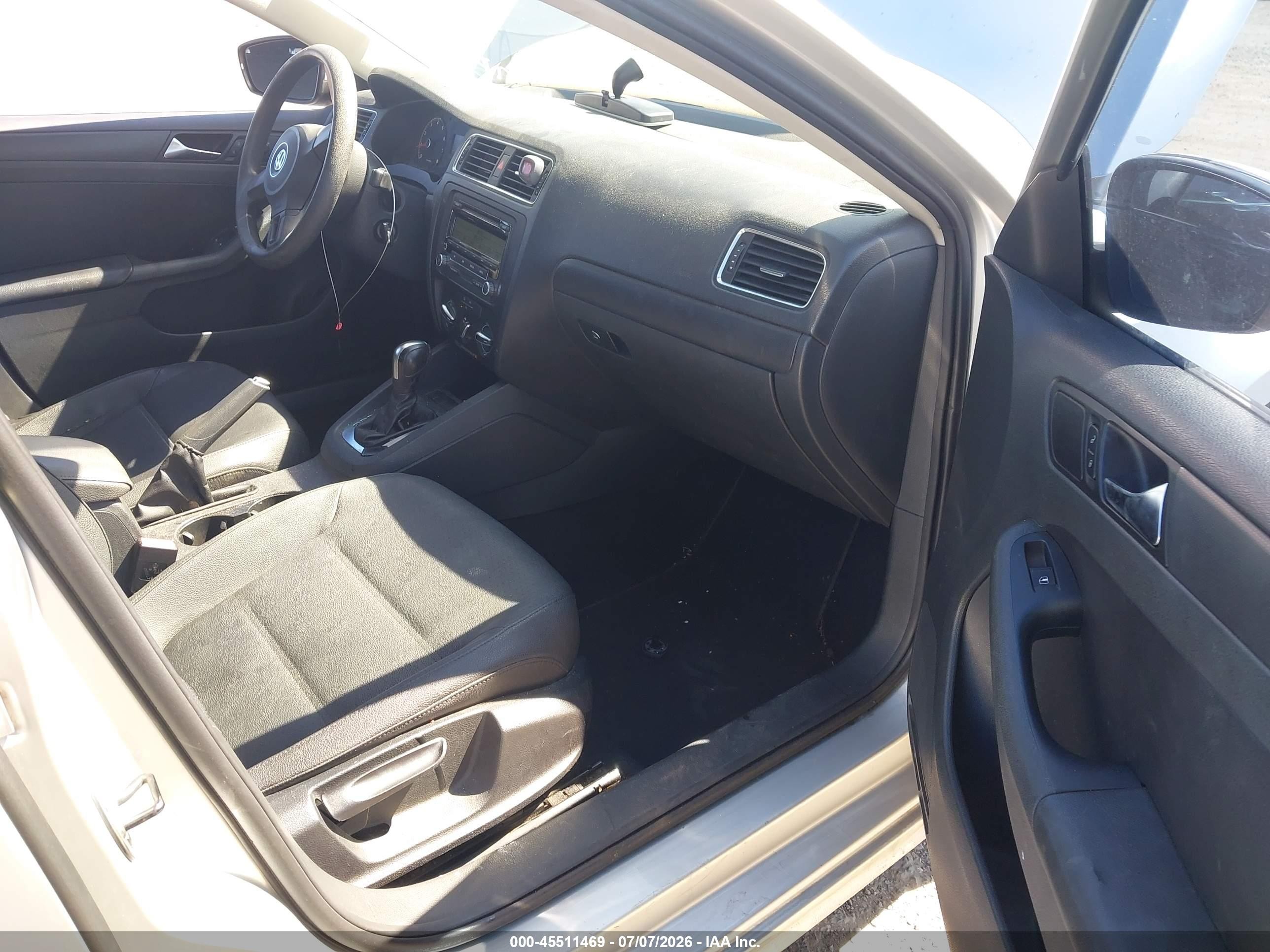 2011 Volkswagen Jetta 2.5l Se Silver vin: 3VWDX7AJ1BM339439