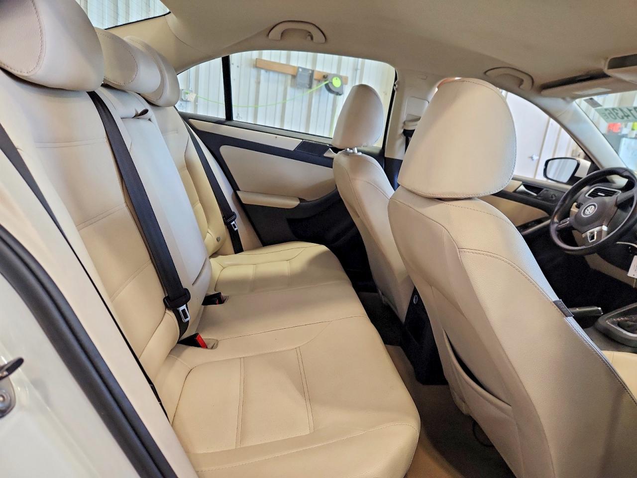 2012 Volkswagen Jetta Se White vin: 3VWDX7AJ1CM070716