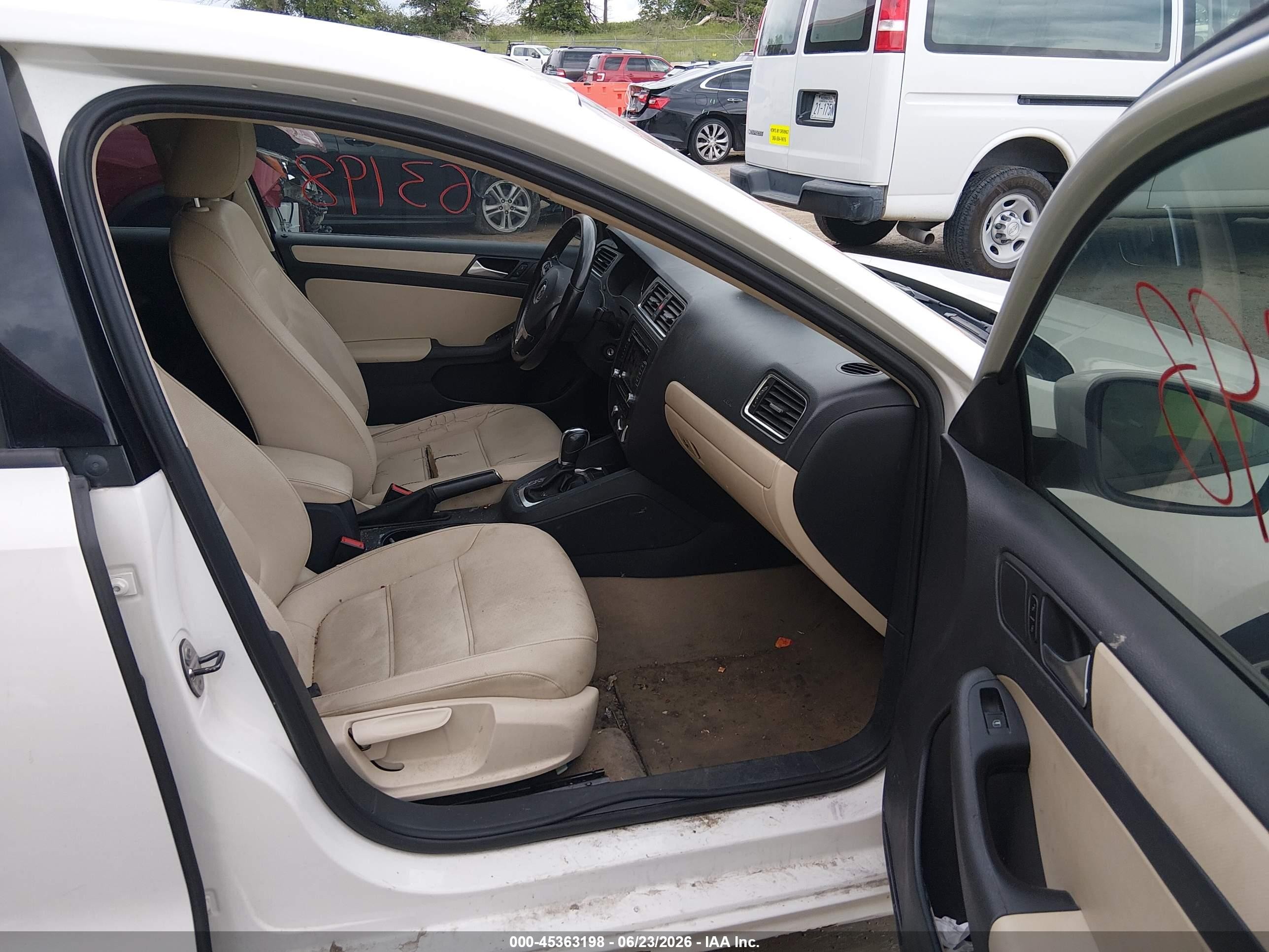 2012 Volkswagen Jetta 2.5l Se White vin: 3VWDX7AJ1CM345128