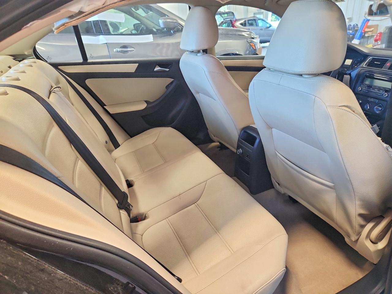 2011 Volkswagen Jetta Se Black vin: 3VWDX7AJ2BM382820