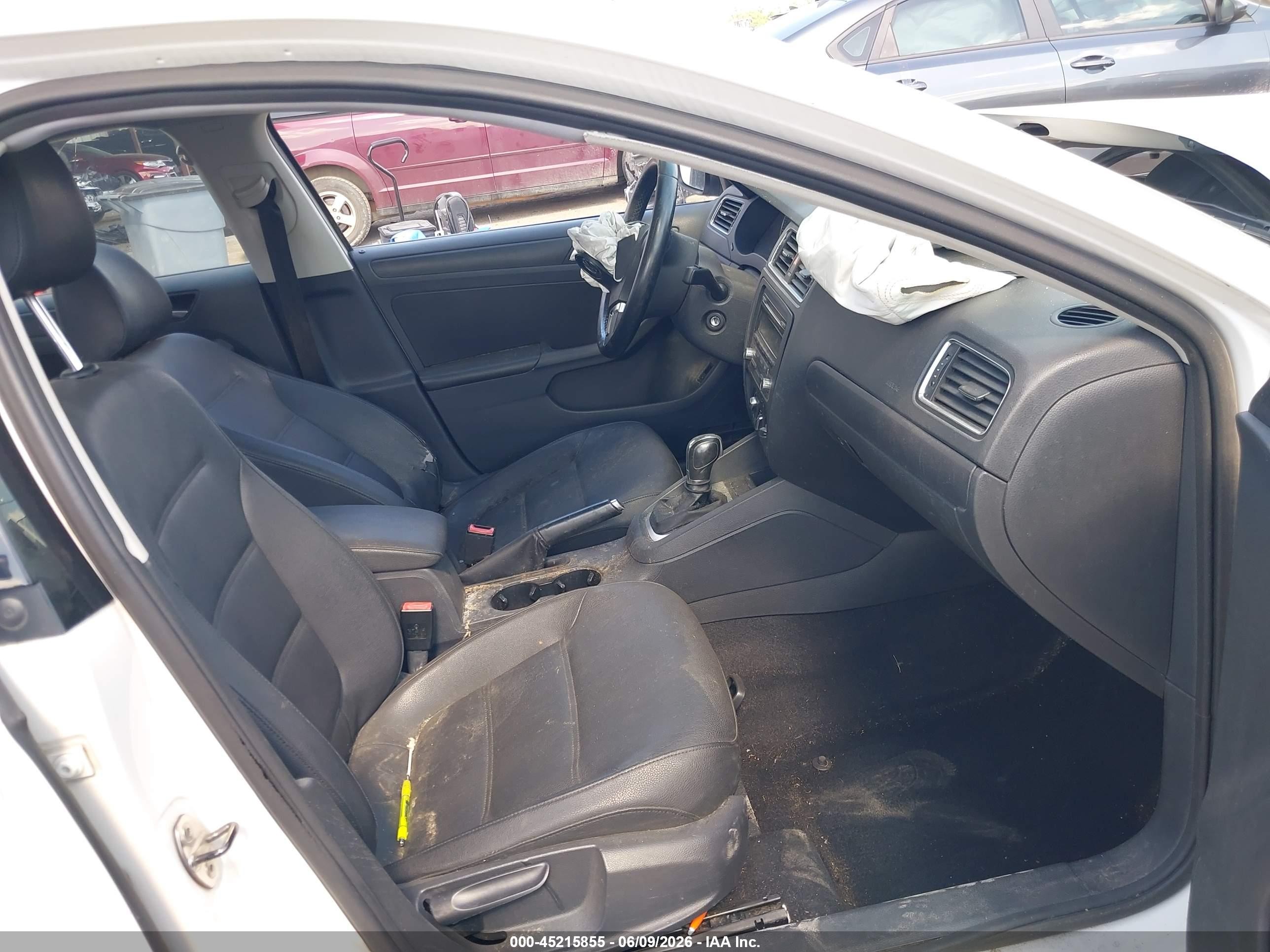 2012 Volkswagen Jetta 2.5l Se White vin: 3VWDX7AJ2CM359667