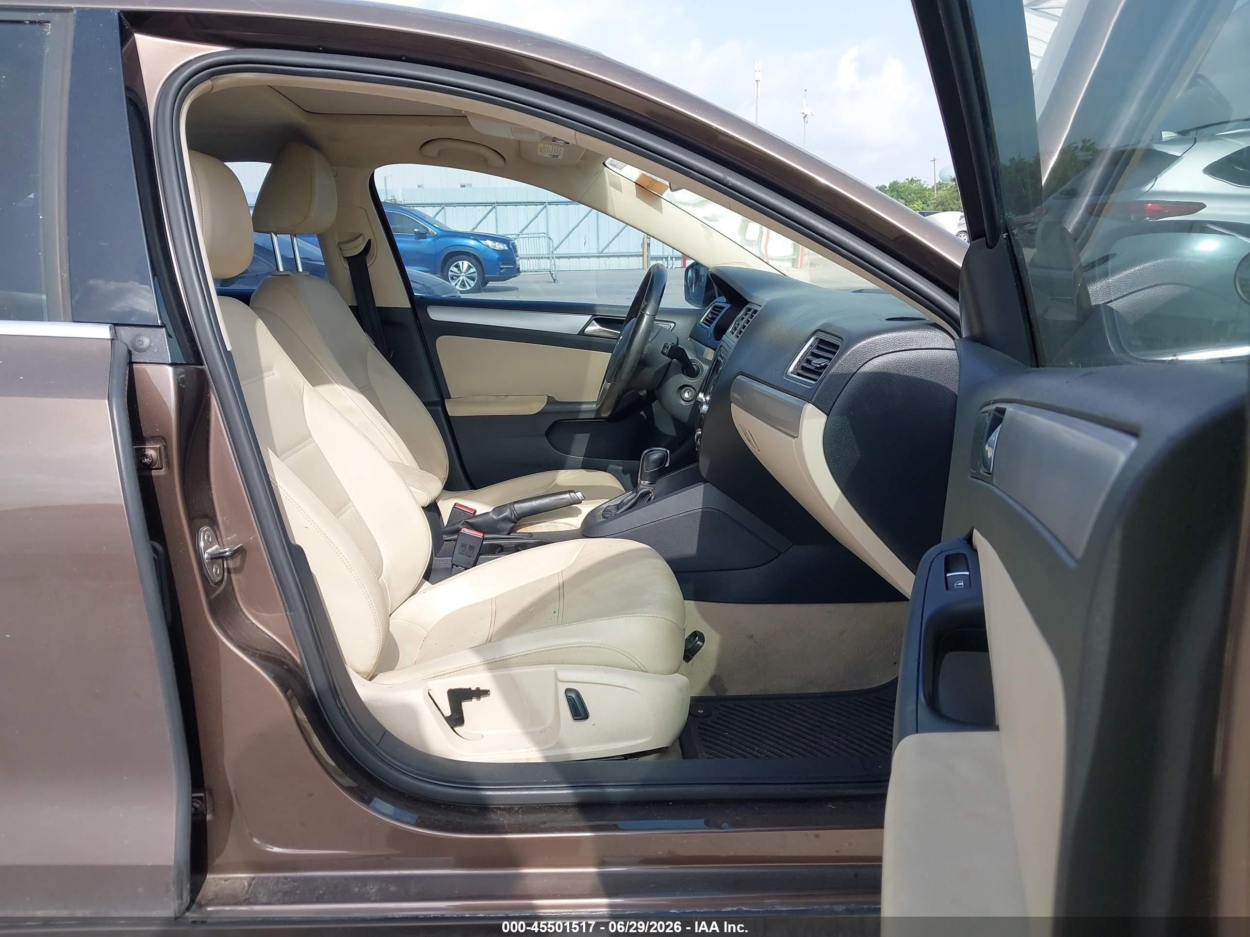 2013 Volkswagen Jetta 2.5l Se Brown vin: 3VWDX7AJ2DM445482