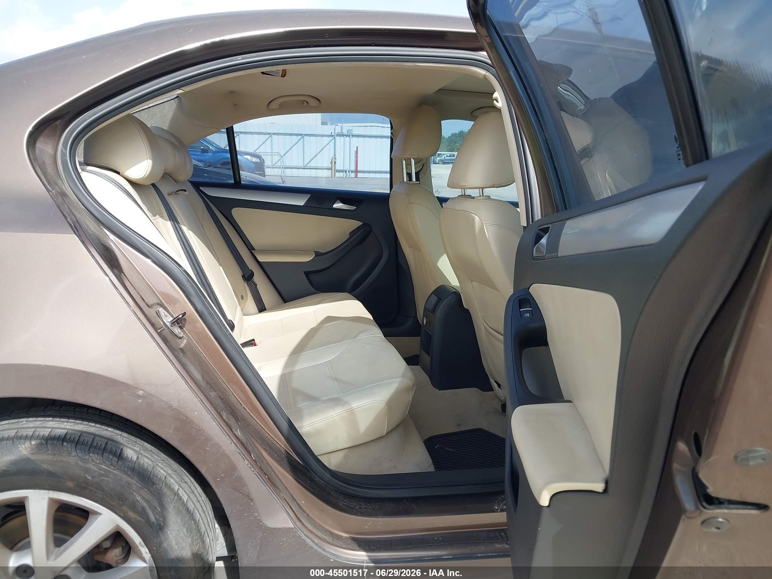 2013 Volkswagen Jetta 2.5l Se Brown vin: 3VWDX7AJ2DM445482