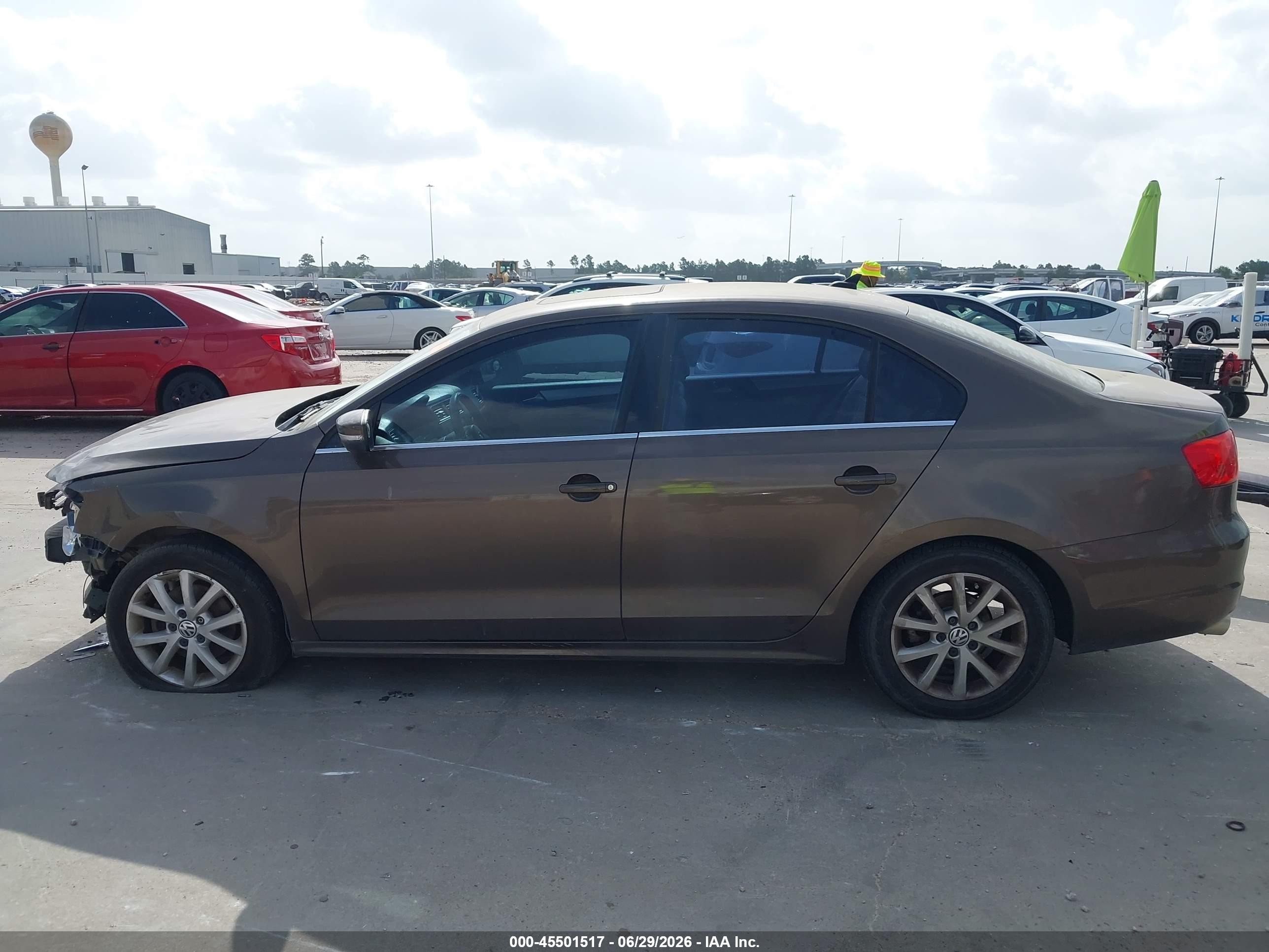 2013 Volkswagen Jetta 2.5l Se Brown vin: 3VWDX7AJ2DM445482