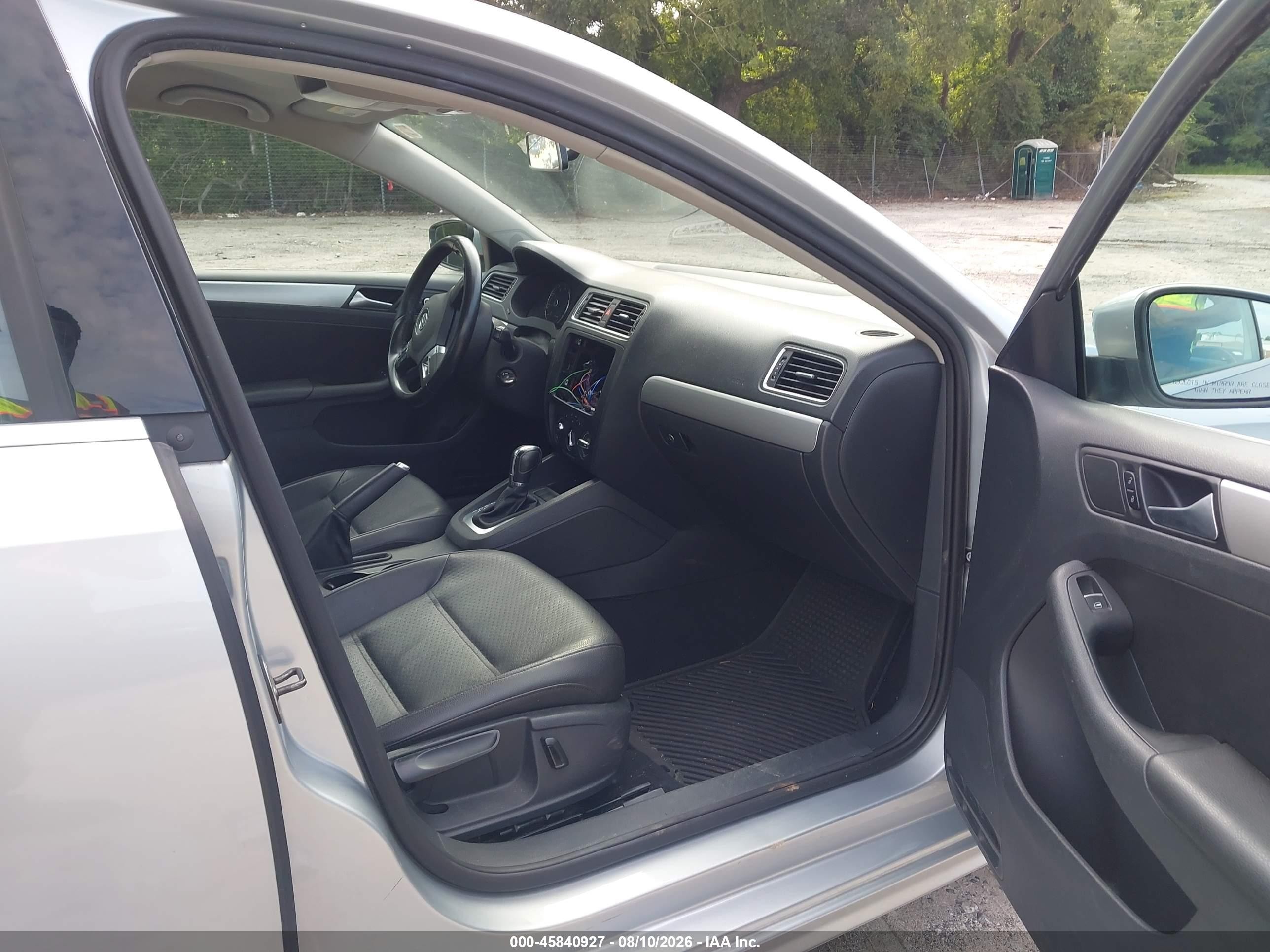 2013 Volkswagen Jetta 2.5l Se Silver vin: 3VWDX7AJ2DM450570