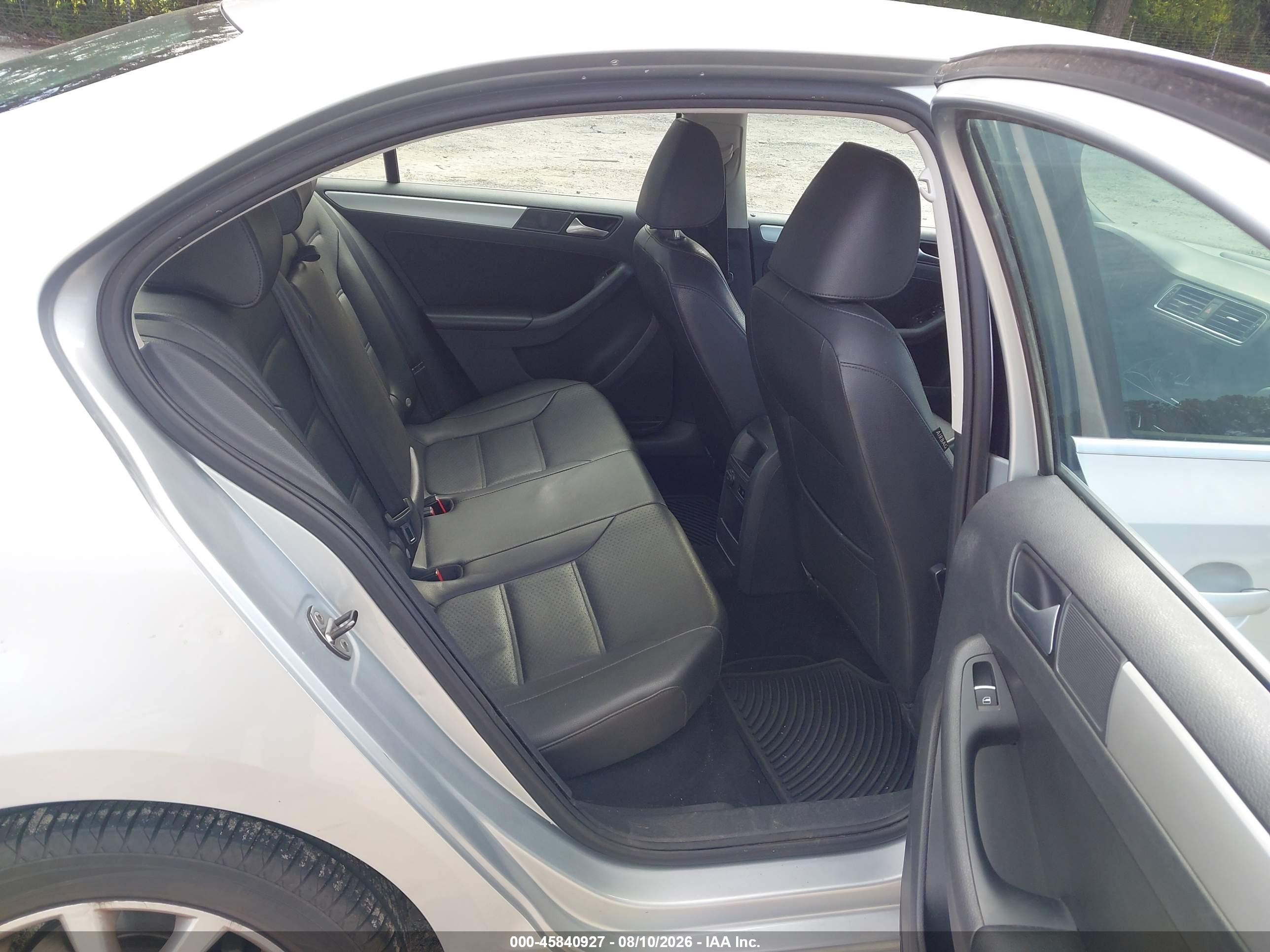 2013 Volkswagen Jetta 2.5l Se Silver vin: 3VWDX7AJ2DM450570