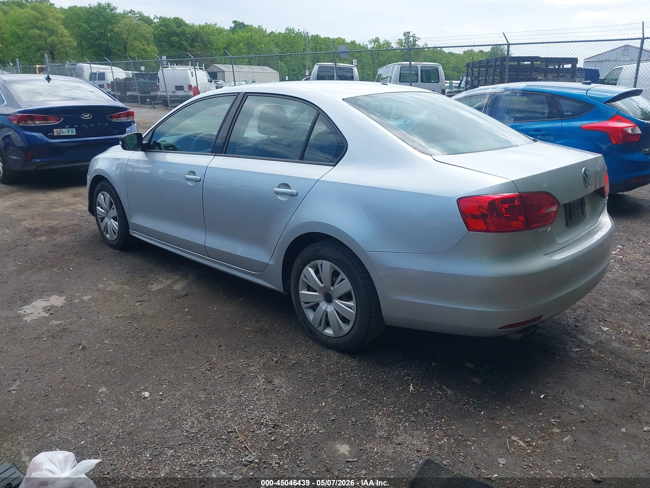 2011 Volkswagen Jetta 2.5l Se Silver vin: 3VWDX7AJ3BM326532