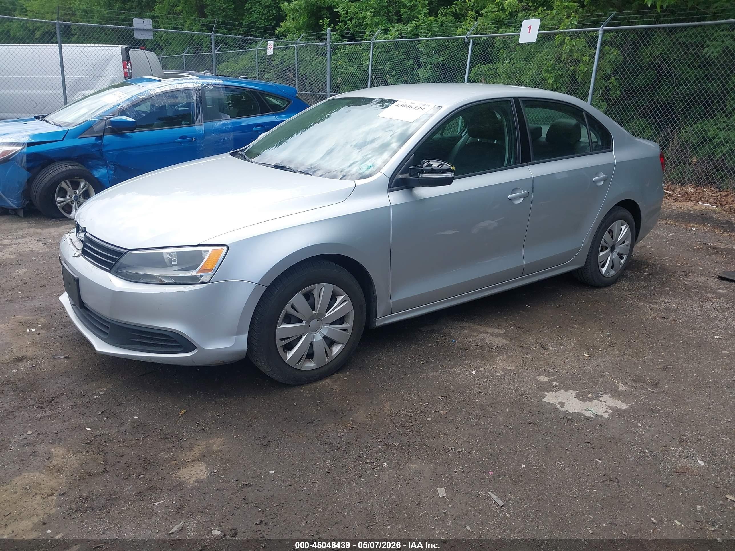 2011 Volkswagen Jetta 2.5l Se Silver vin: 3VWDX7AJ3BM326532