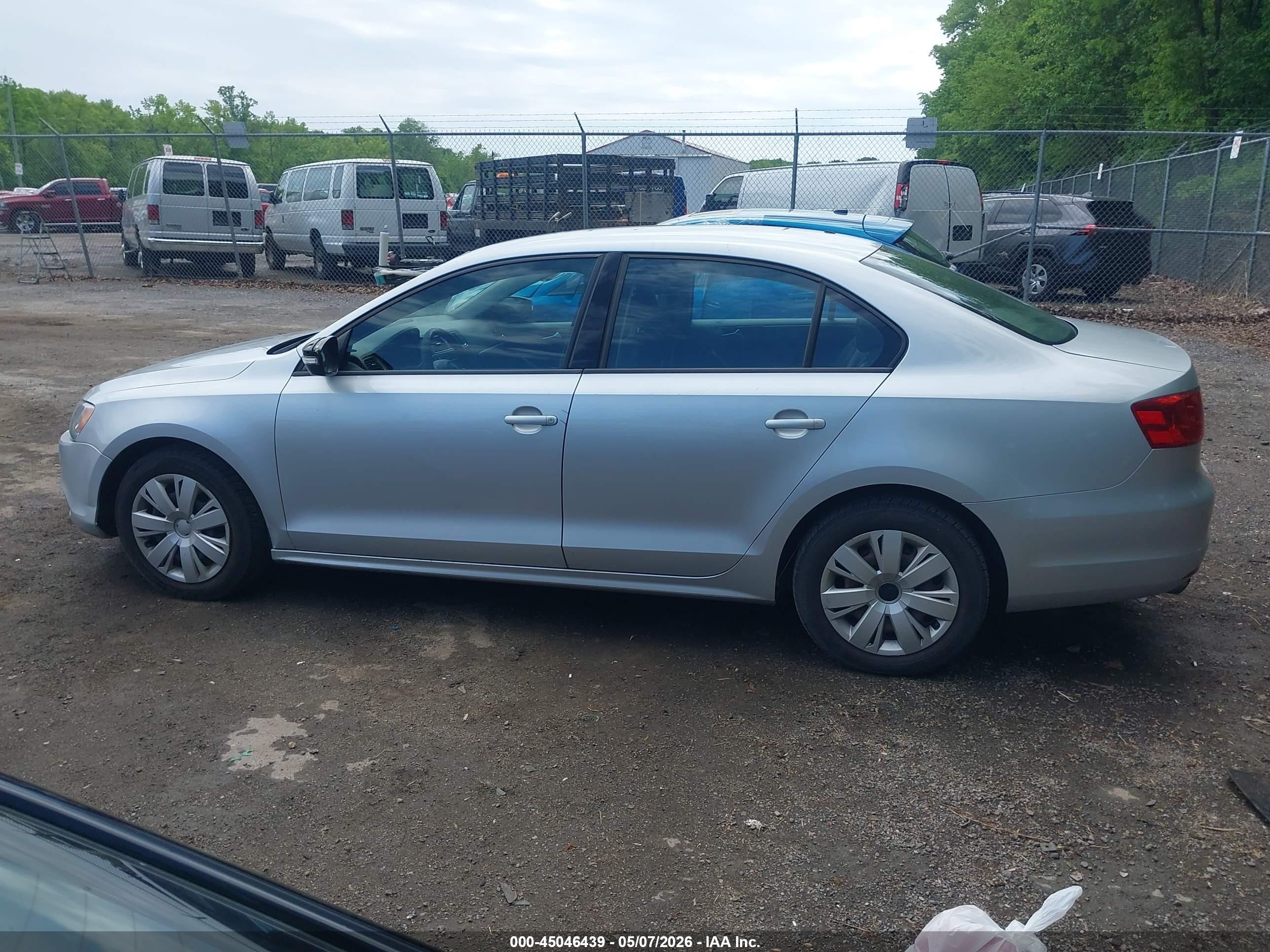 2011 Volkswagen Jetta 2.5l Se Silver vin: 3VWDX7AJ3BM326532