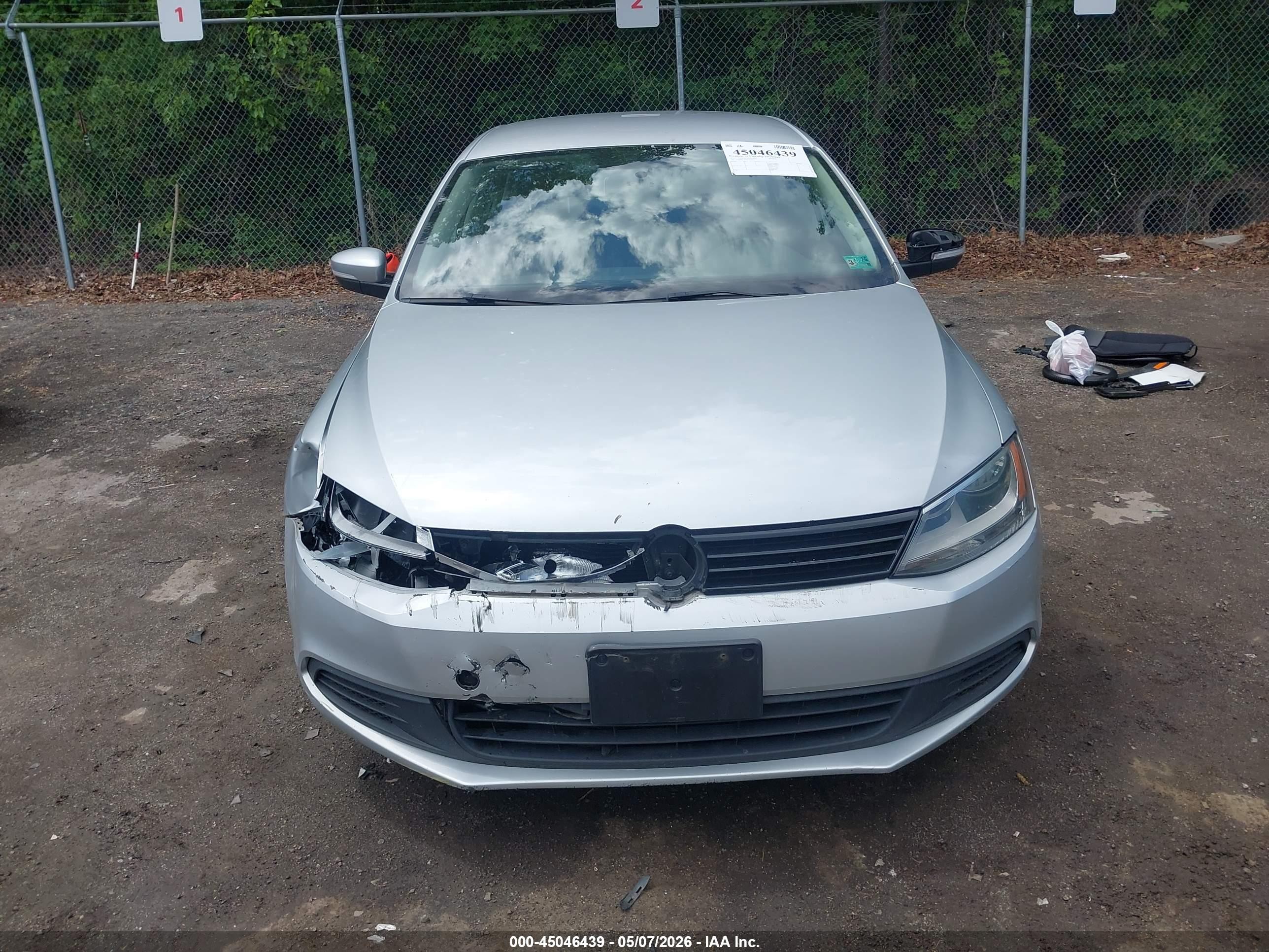 2011 Volkswagen Jetta 2.5l Se Silver vin: 3VWDX7AJ3BM326532